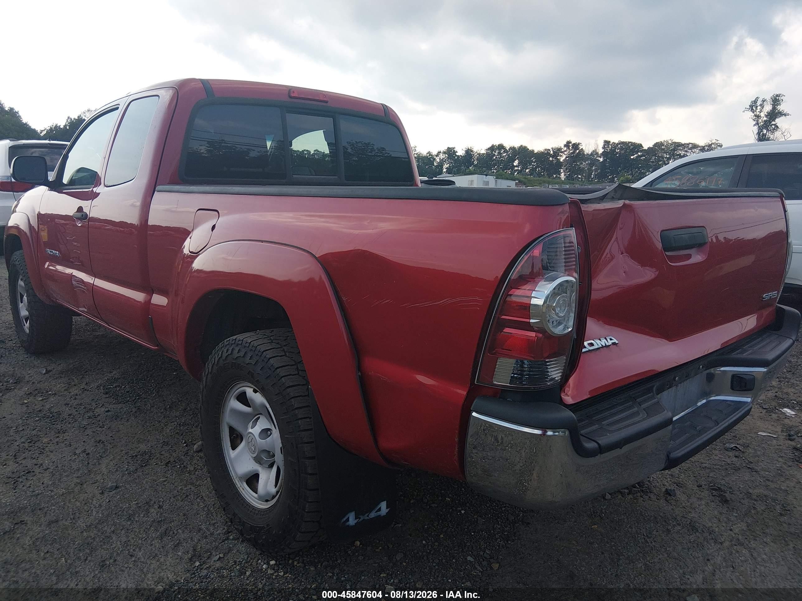 2011 Toyota Tacoma   Red vin: 5TFUX4EN0BX003824
