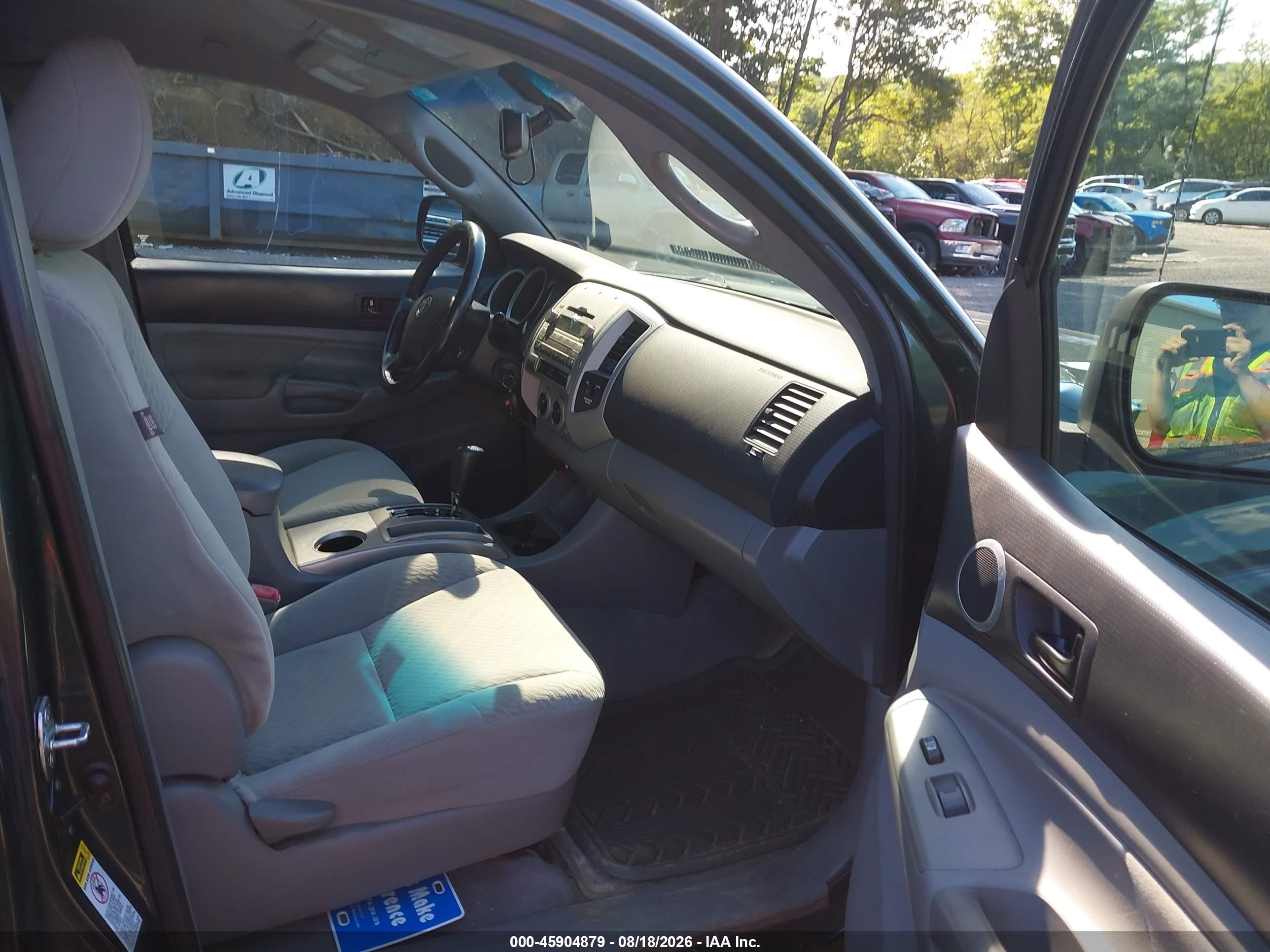 2011 Toyota Tacoma   Green vin: 5TFUX4EN2BX003923