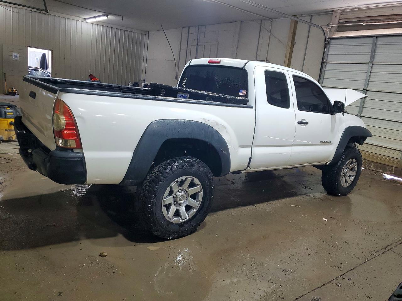 2011 Toyota Tacoma Base White vin: 5TFUX4EN3BX001484