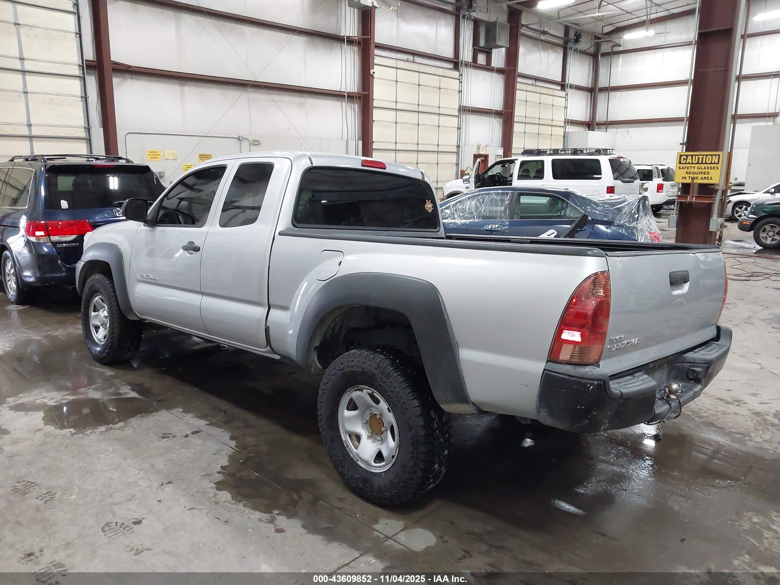 2013 Toyota Tacoma   Silver vin: 5TFUX4EN4DX018202