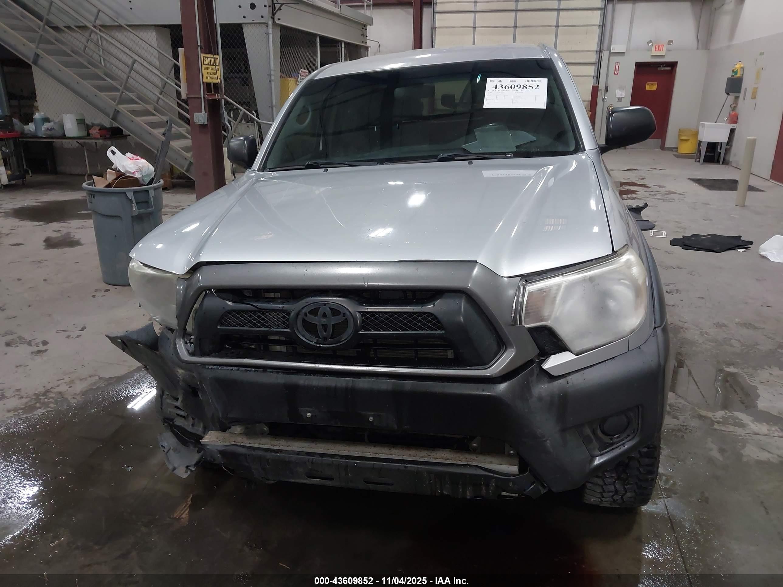 2013 Toyota Tacoma   Silver vin: 5TFUX4EN4DX018202