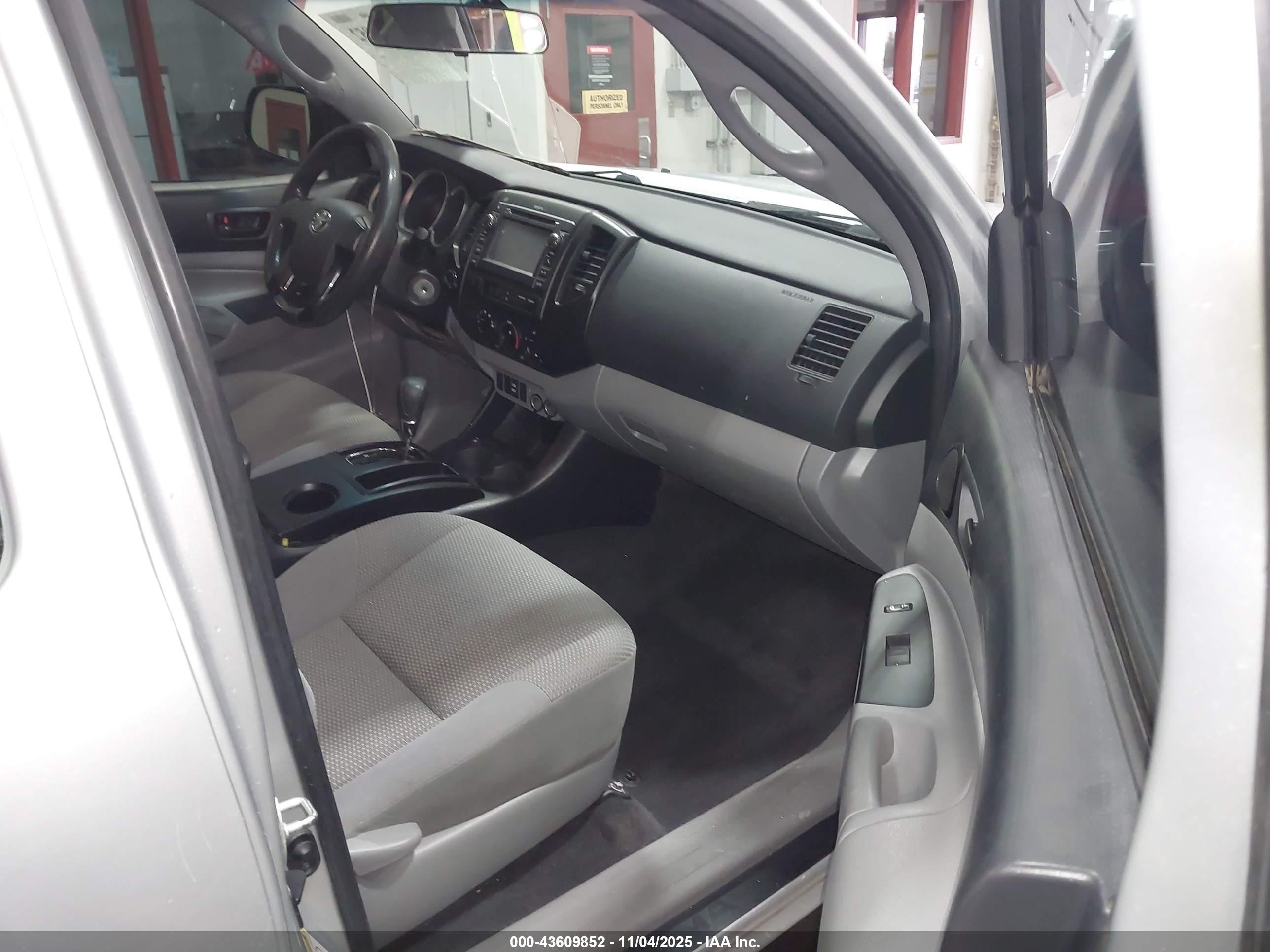 2013 Toyota Tacoma   Silver vin: 5TFUX4EN4DX018202