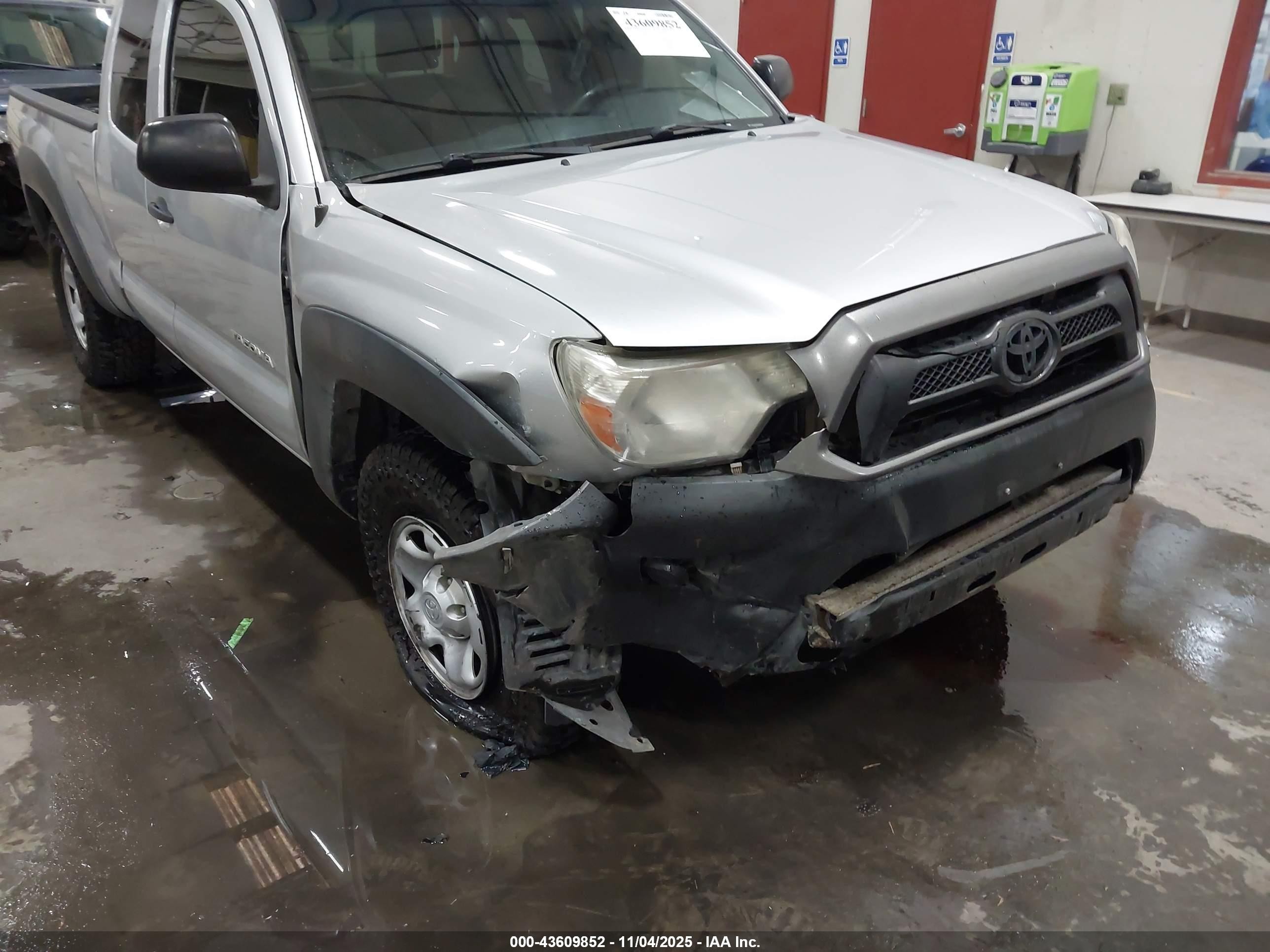 2013 Toyota Tacoma   Silver vin: 5TFUX4EN4DX018202