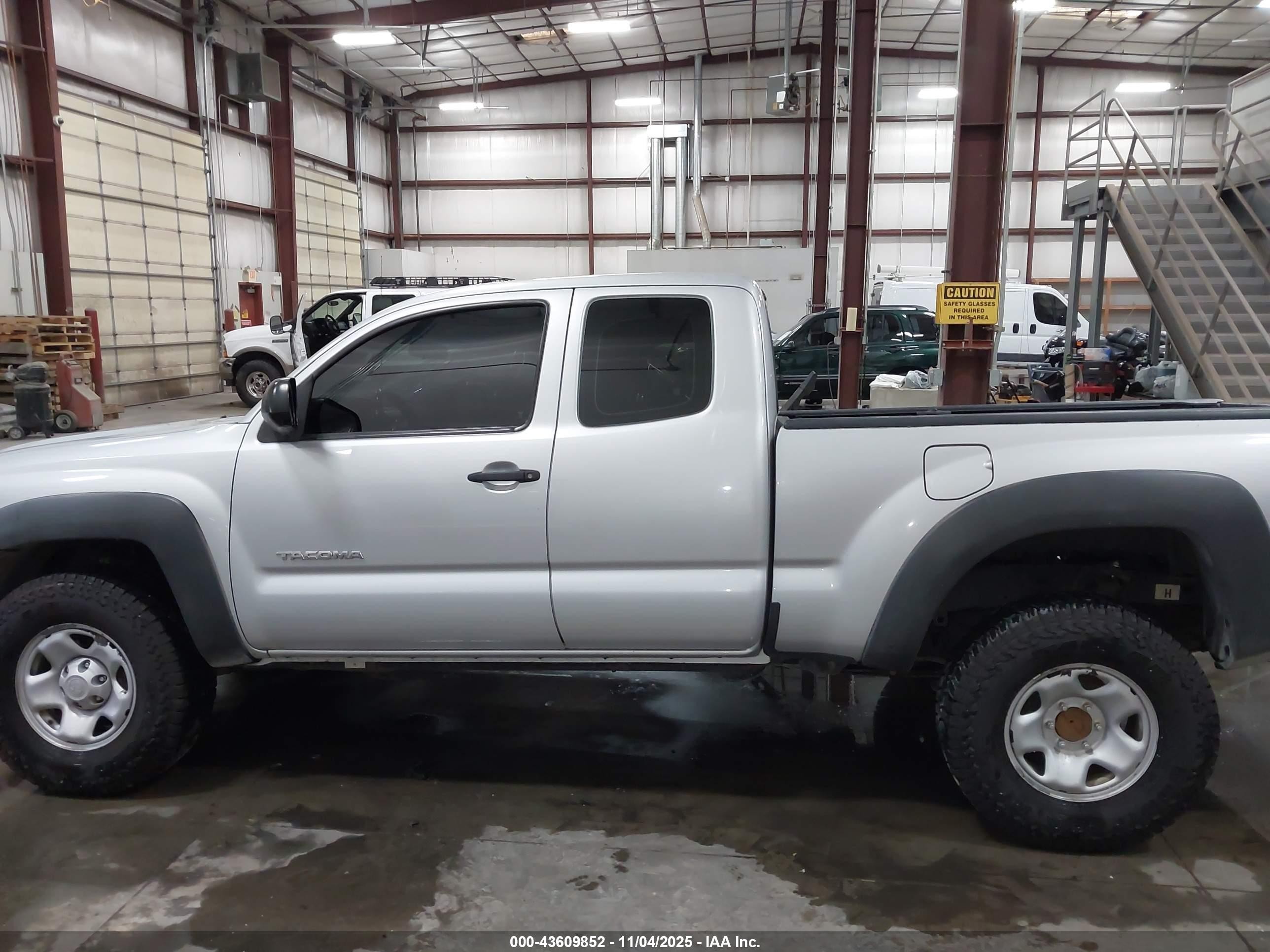 2013 Toyota Tacoma   Silver vin: 5TFUX4EN4DX018202