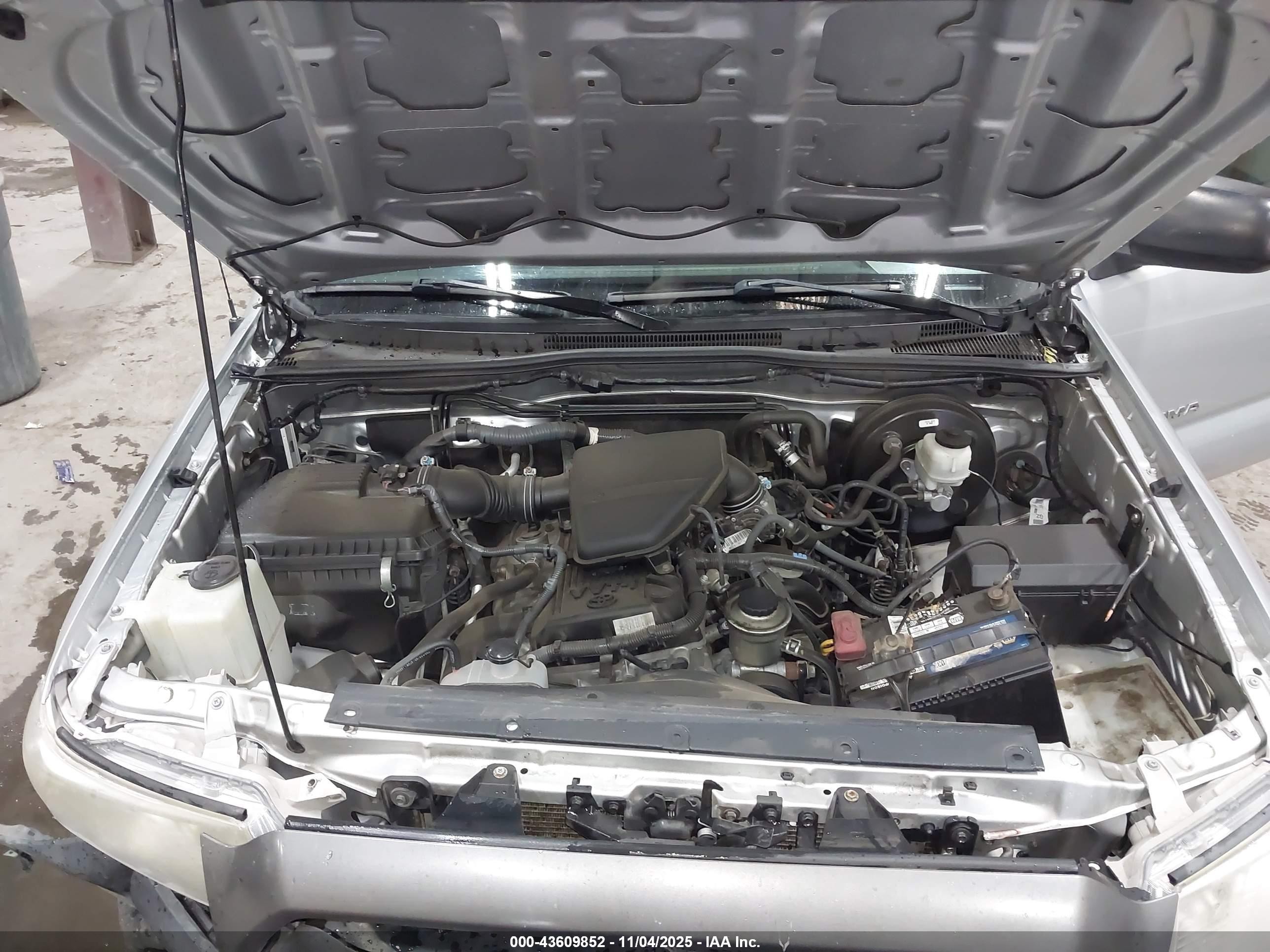 2013 Toyota Tacoma   Silver vin: 5TFUX4EN4DX018202