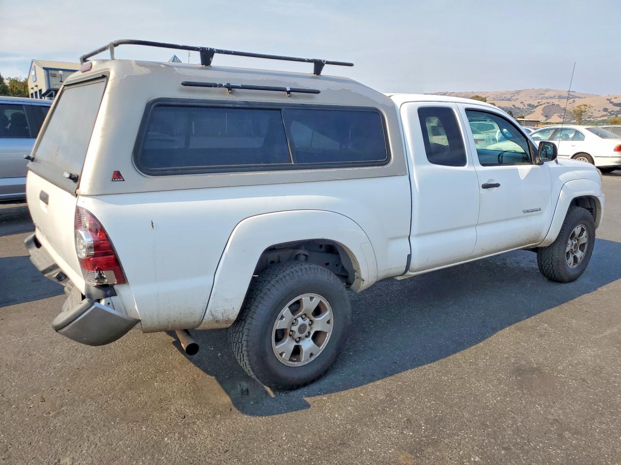 2011 Toyota Tacoma Base White vin: 5TFUX4EN5BX003222