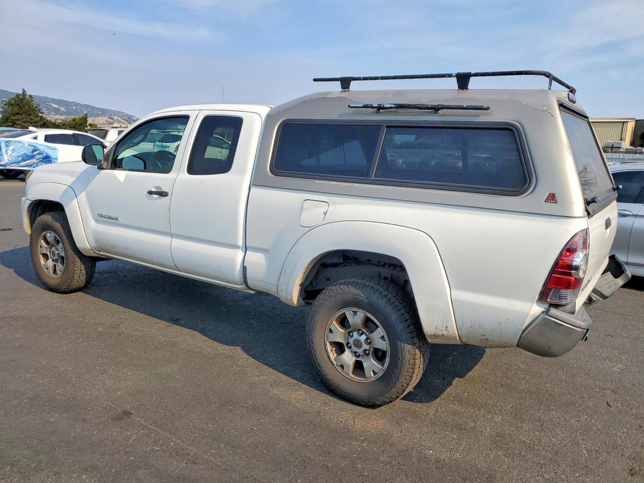 2011 Toyota Tacoma Base White vin: 5TFUX4EN5BX003222