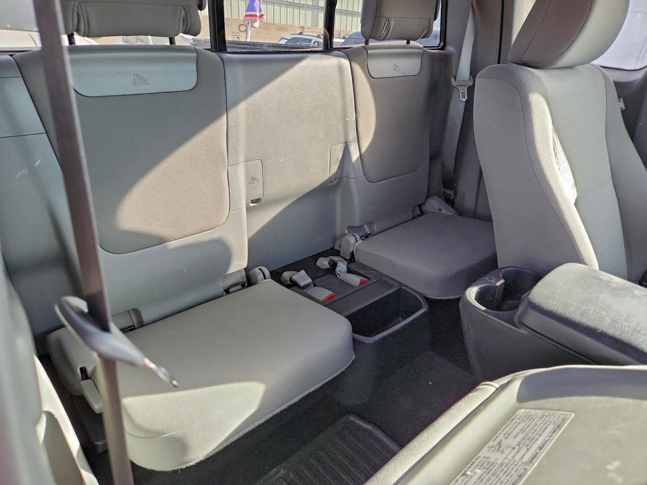 2015 Toyota Tacoma Access Cab Silver vin: 5TFUX4EN5FX033021