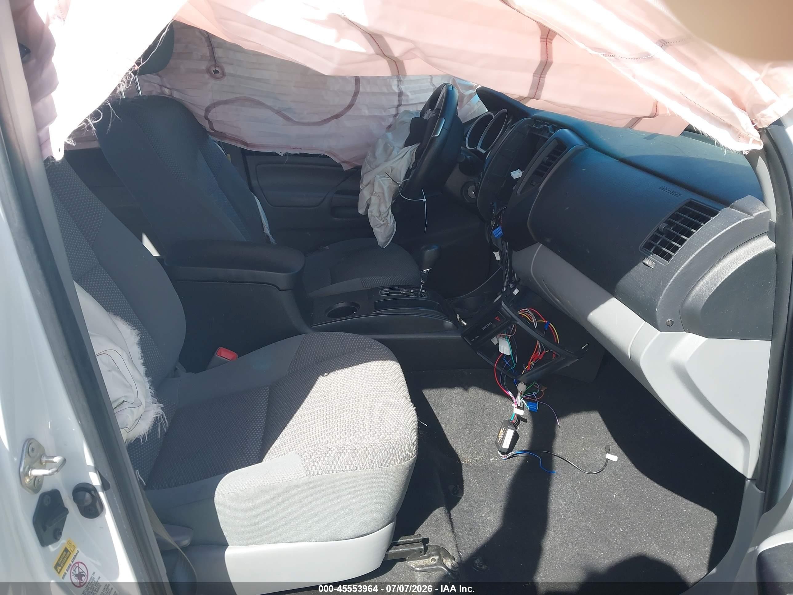 2015 Toyota Tacoma   White vin: 5TFUX4EN5FX033438