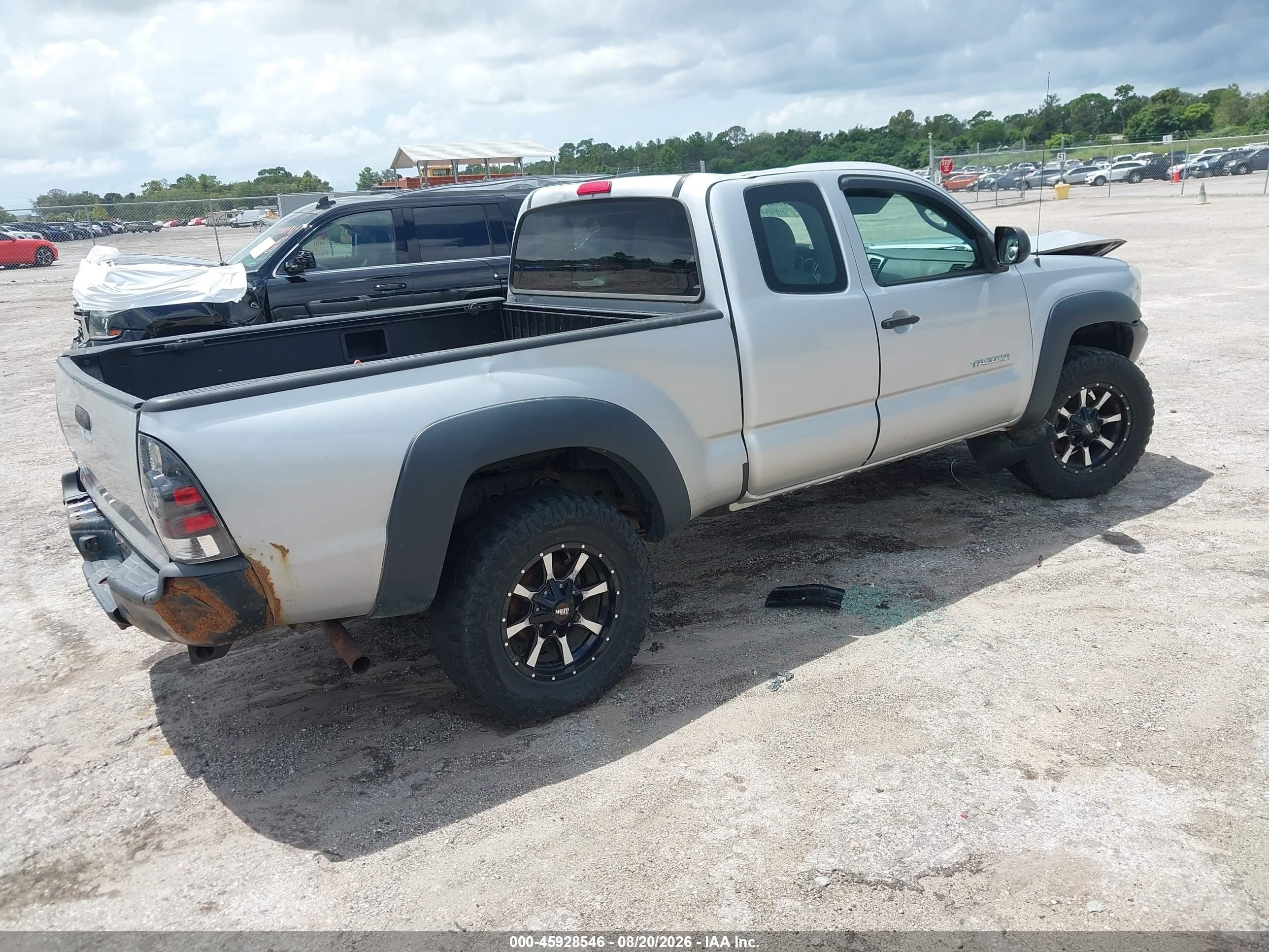 2012 Toyota Tacoma   Silver vin: 5TFUX4EN6CX016207