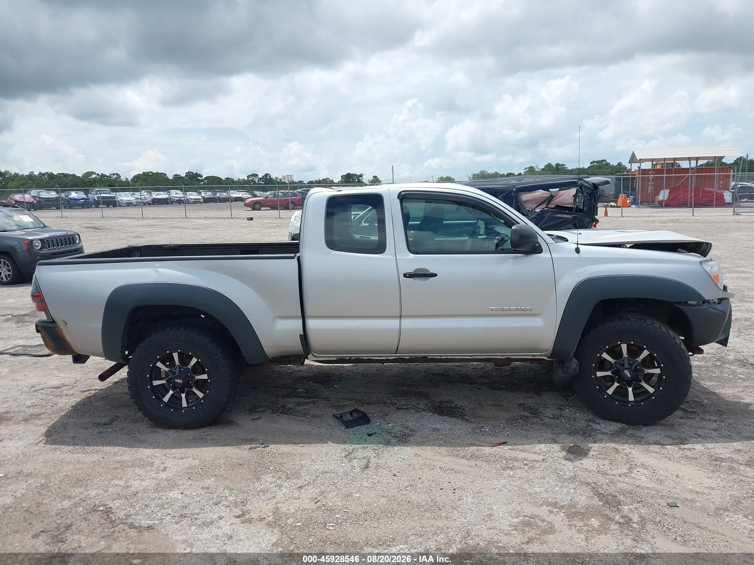 2012 Toyota Tacoma   Silver vin: 5TFUX4EN6CX016207