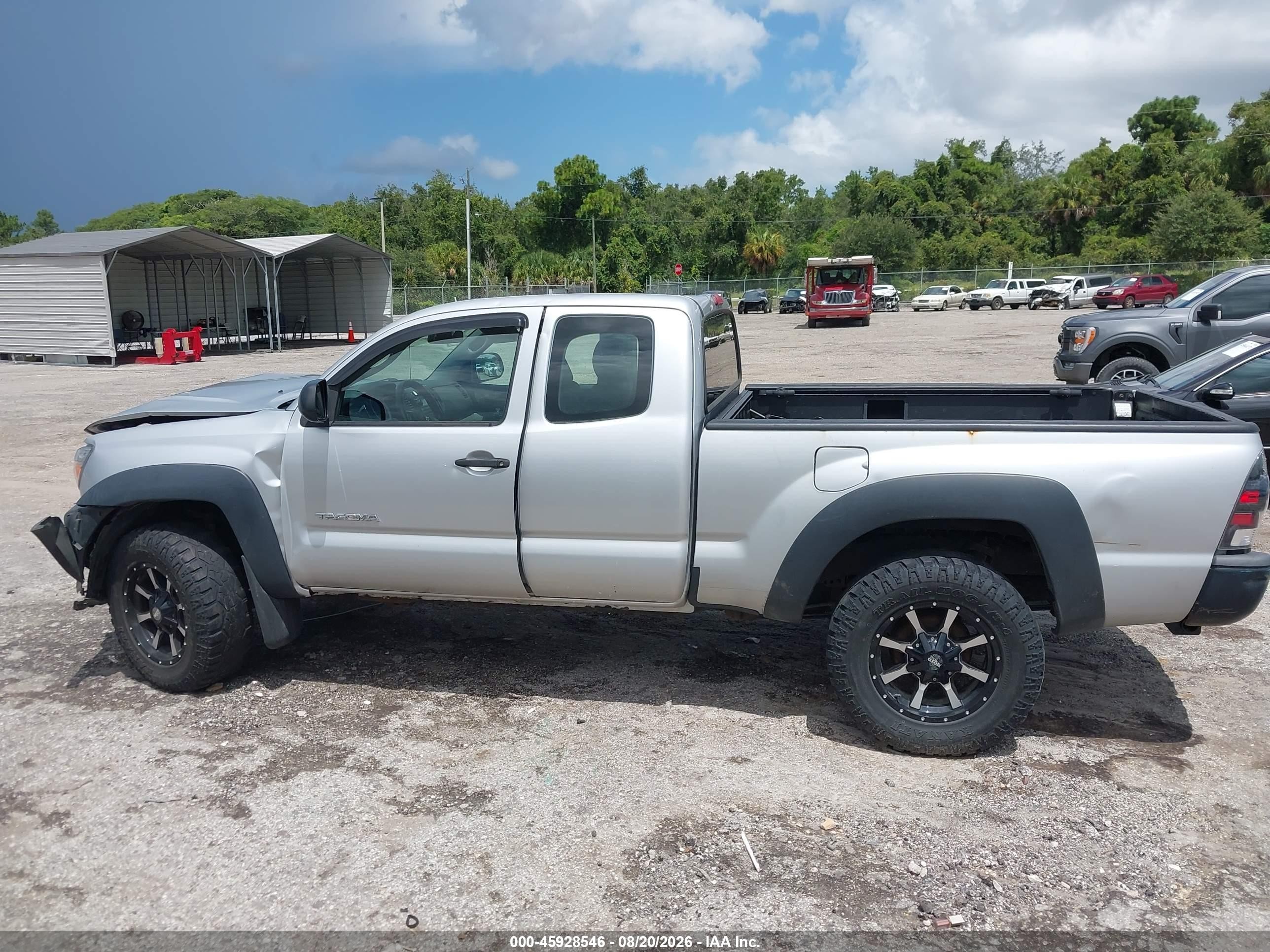 2012 Toyota Tacoma   Silver vin: 5TFUX4EN6CX016207