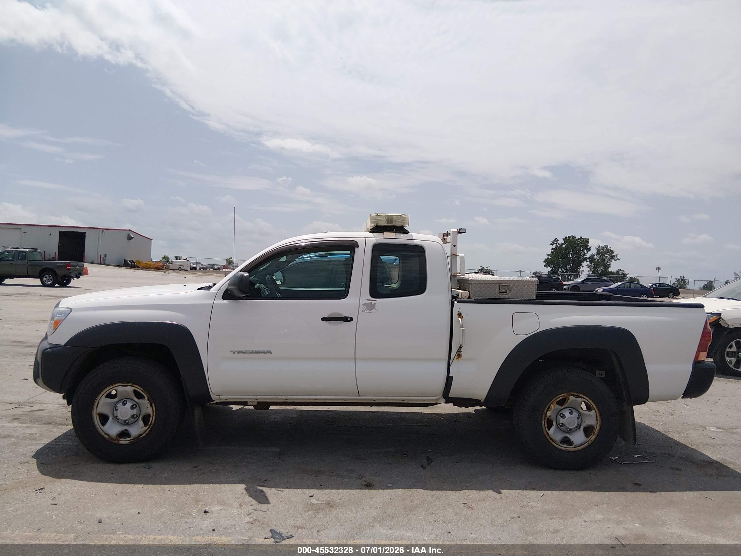 2013 Toyota Tacoma   White vin: 5TFUX4EN7DX016573