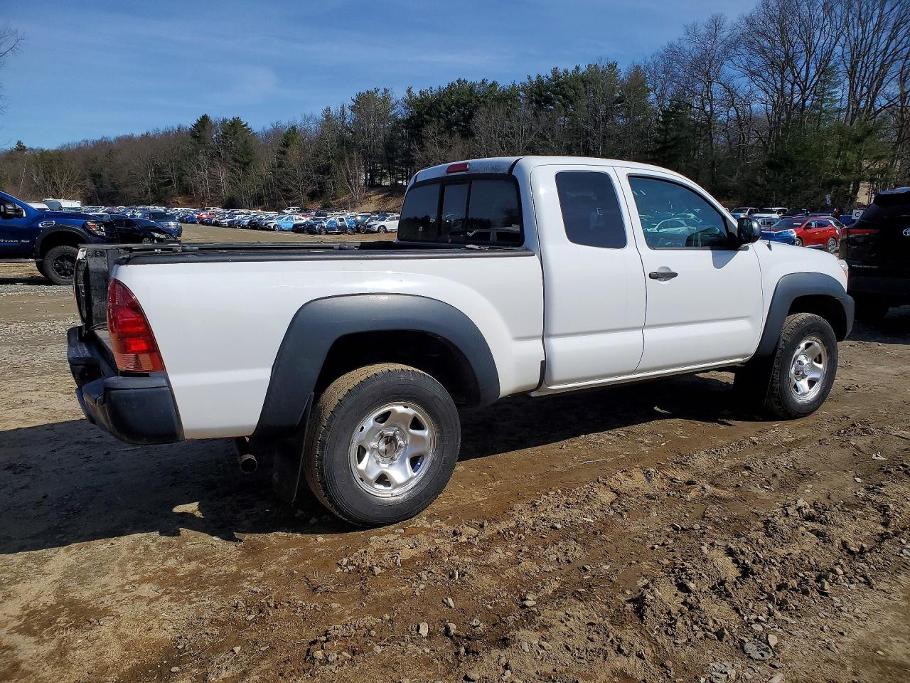2015 Toyota Tacoma Base White vin: 5TFUX4EN7FX034235