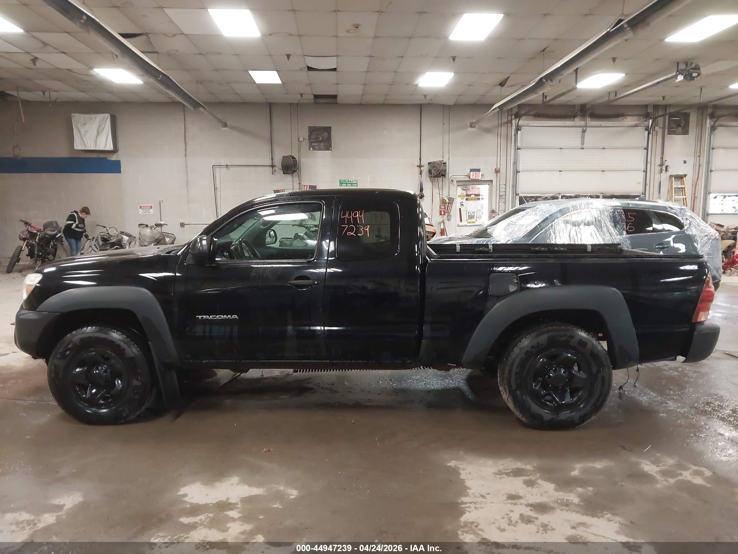 2013 Toyota Tacoma   Black vin: 5TFUX4EN9DX017840