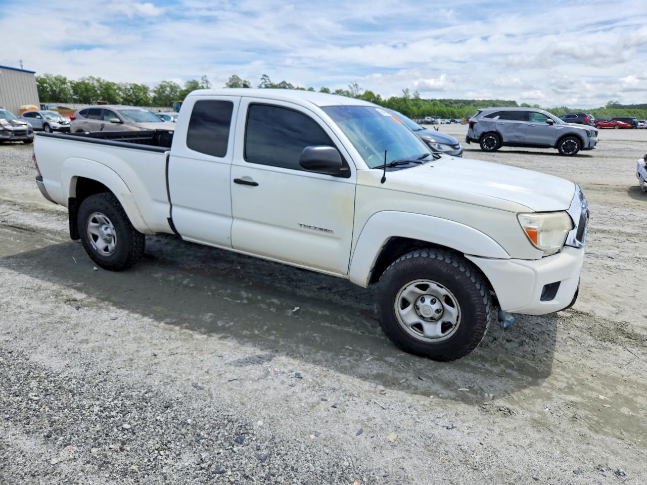 2014 Toyota Tacoma Access Cab White vin: 5TFUX4EN9EX027592