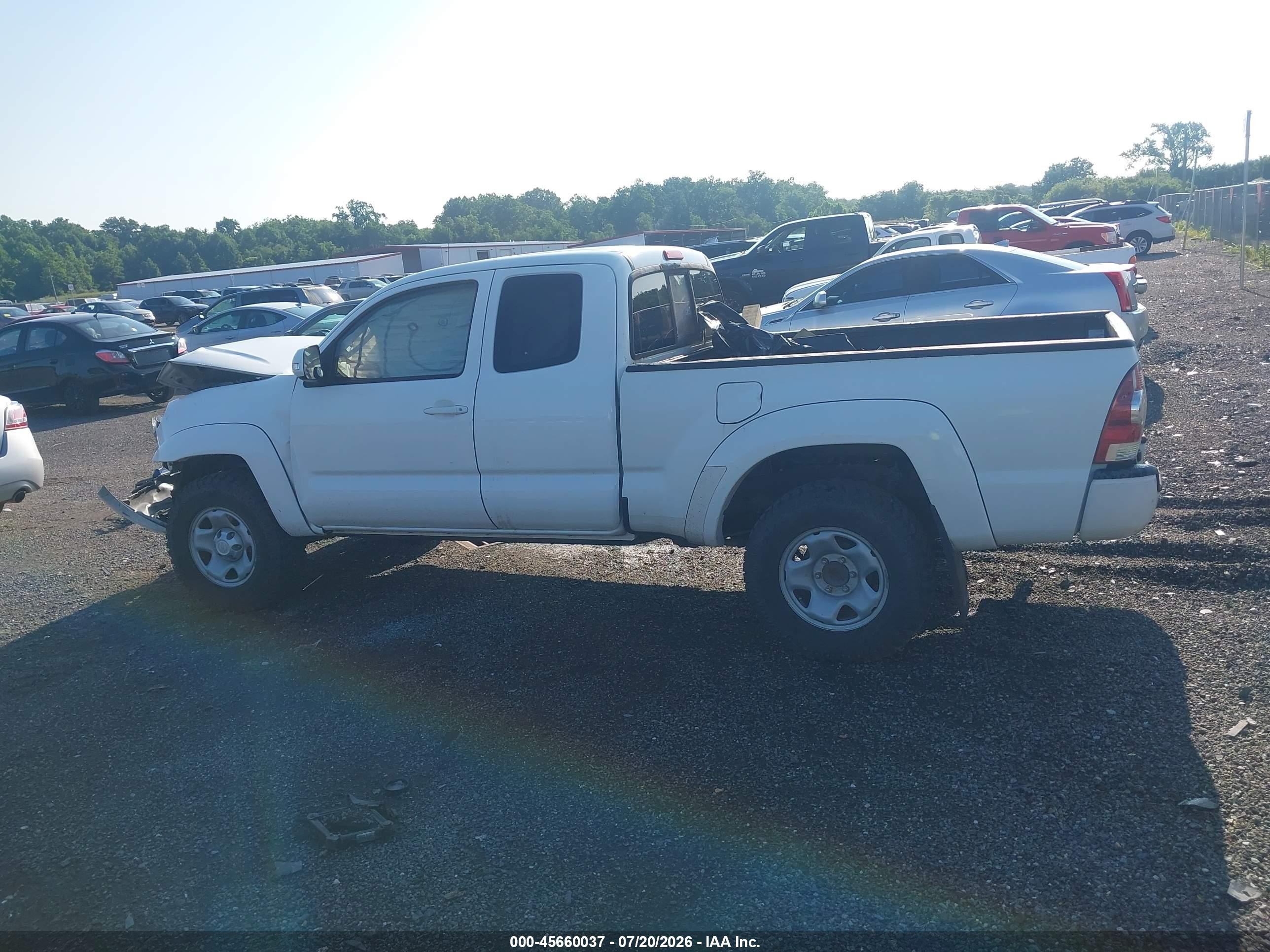 2015 Toyota Tacoma   White vin: 5TFUX4EN9FX031949