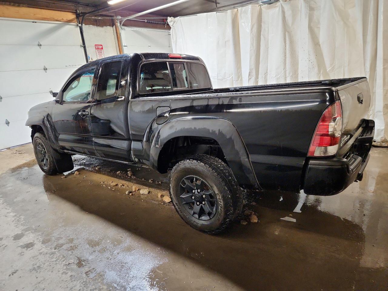 2015 Toyota Tacoma Base Black vin: 5TFUX4EN9FX035595