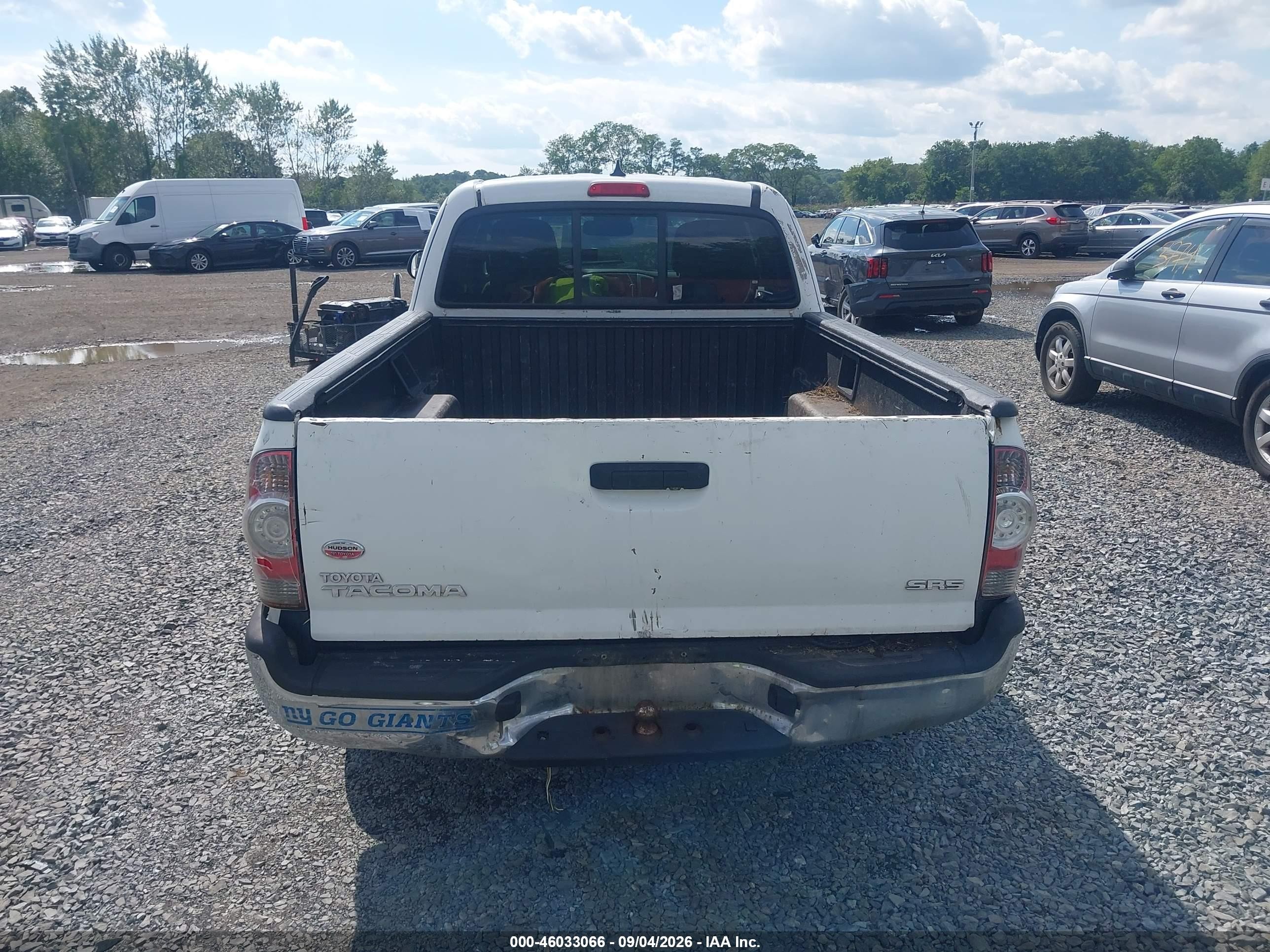 2012 Toyota Tacoma   White vin: 5TFUX4ENXCX014816