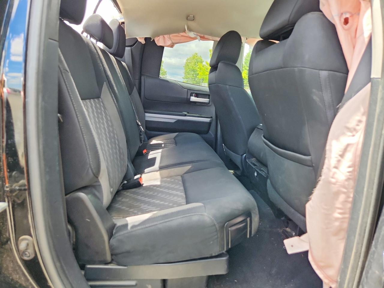 2018 Toyota Tundra Sr5 Gray vin: 5TFUY5F10JX690865