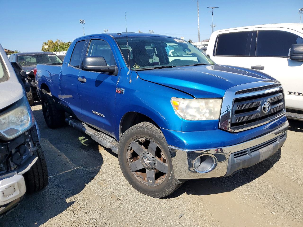 2010 Toyota Tundra Double Cab Sr5 Blue vin: 5TFUY5F11AX145760