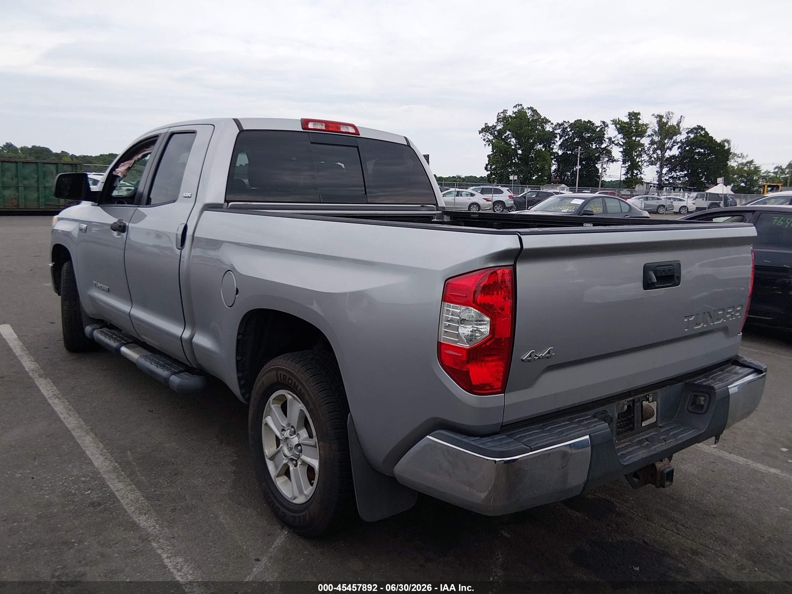 2014 Toyota Tundra Sr5 5.7l V8 Серебряный vin: 5TFUY5F11EX408786