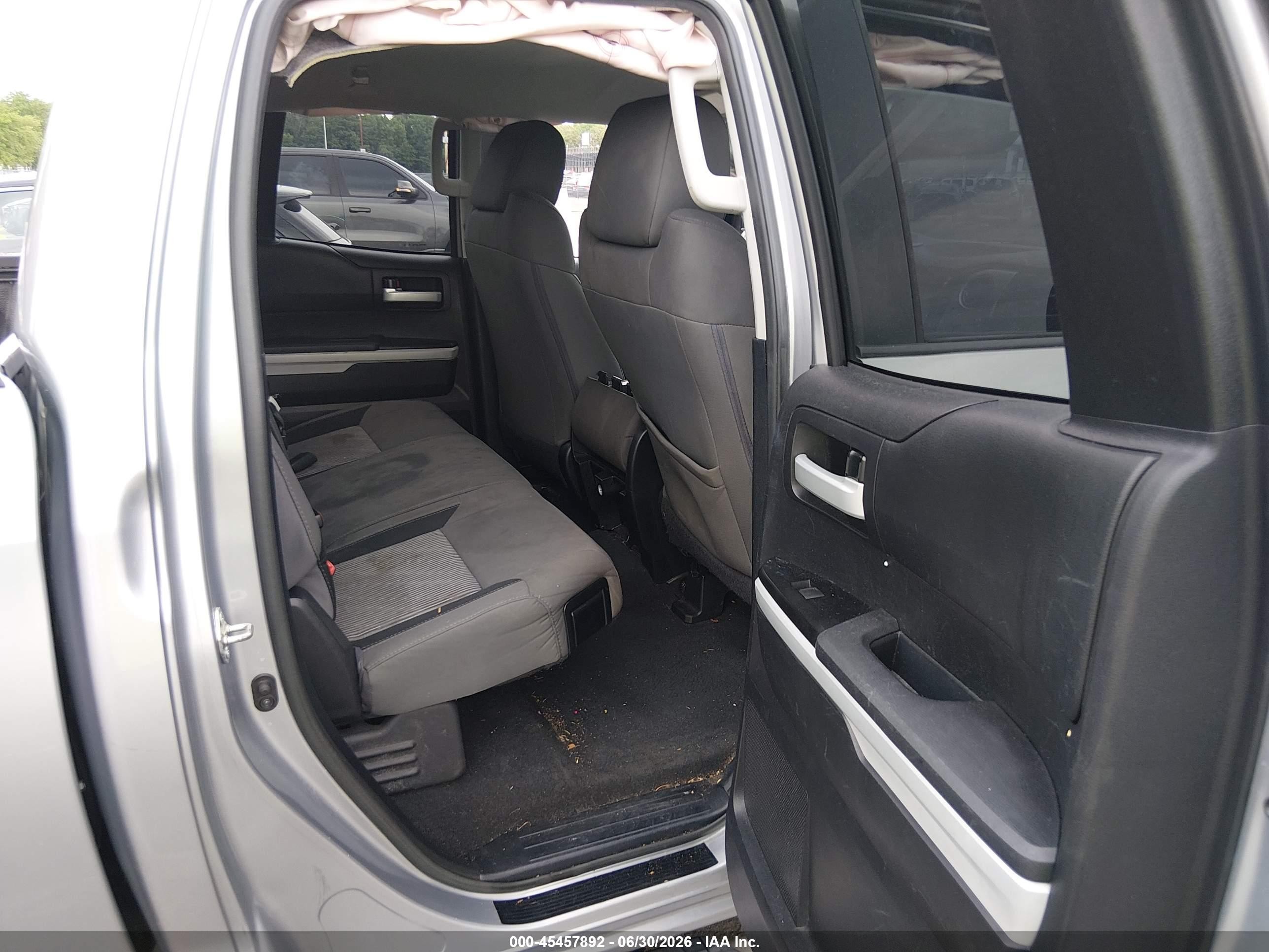 2014 Toyota Tundra Sr5 5.7l V8 Серебряный vin: 5TFUY5F11EX408786