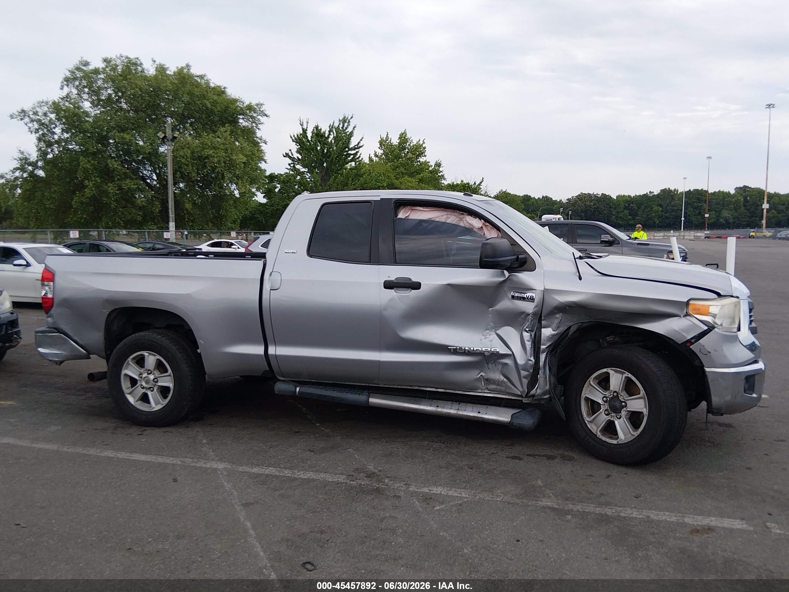 2014 Toyota Tundra Sr5 5.7l V8 Серебряный vin: 5TFUY5F11EX408786