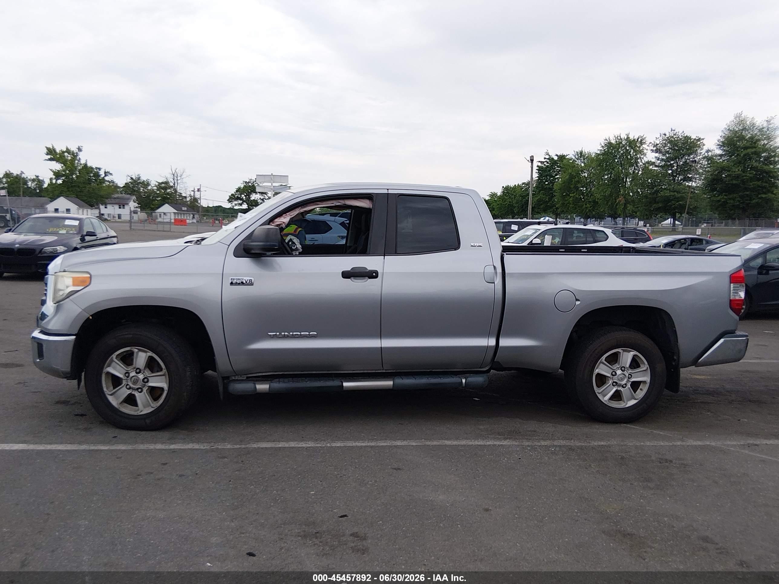 2014 Toyota Tundra Sr5 5.7l V8 Серебряный vin: 5TFUY5F11EX408786