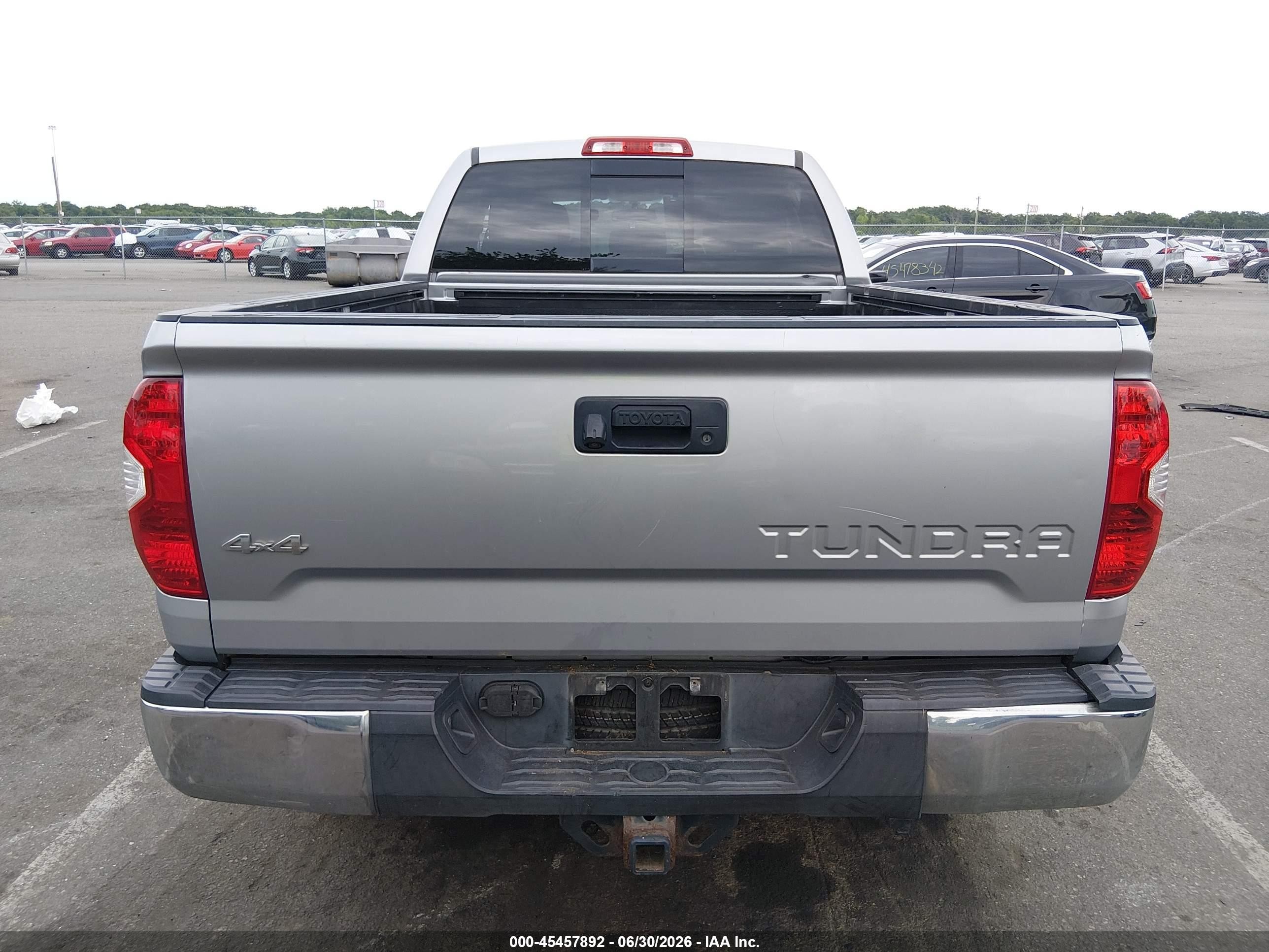2014 Toyota Tundra Sr5 5.7l V8 Серебряный vin: 5TFUY5F11EX408786