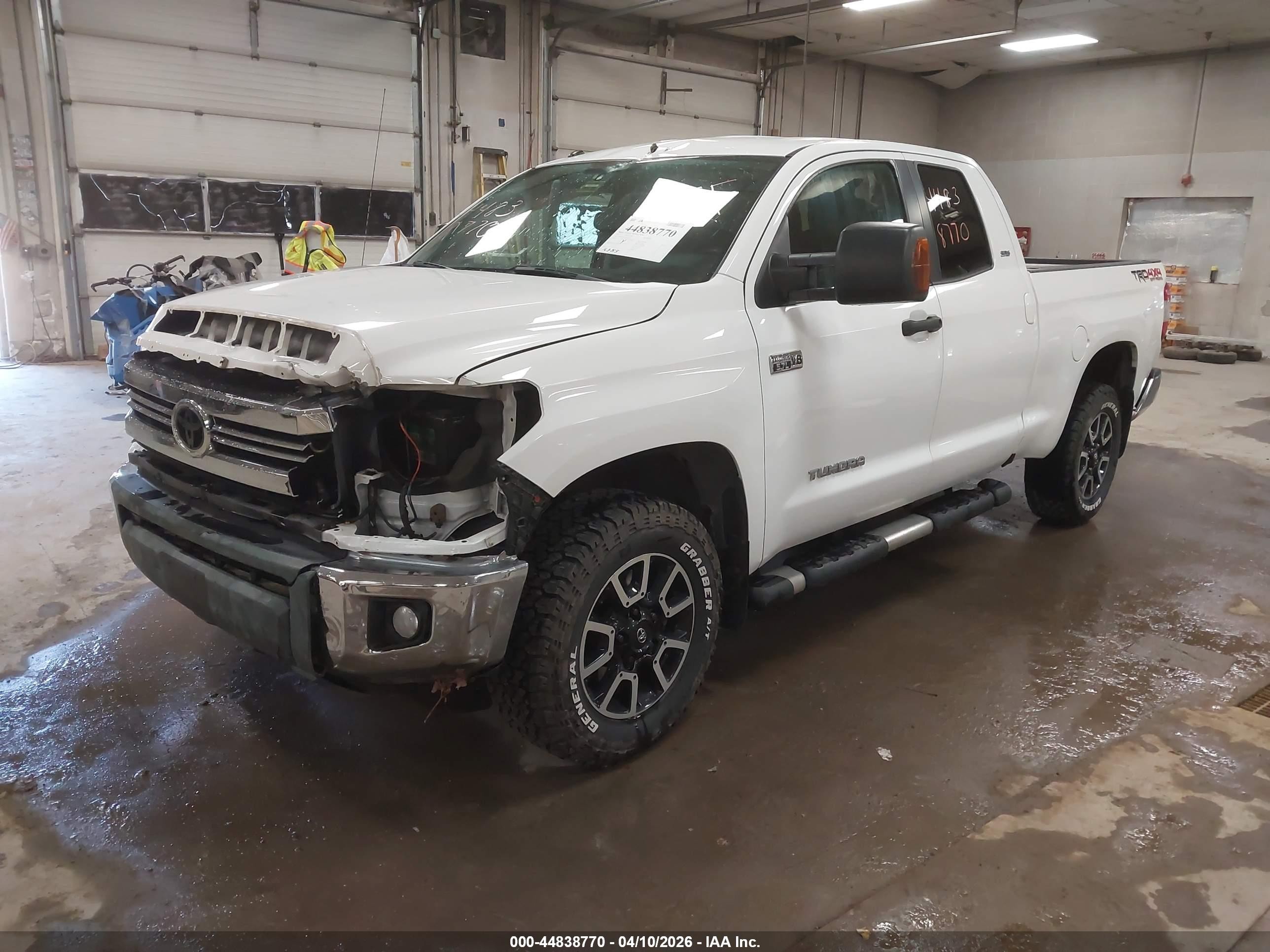 2015 Toyota Tundra Sr5 5.7l V8 White vin: 5TFUY5F11FX462073
