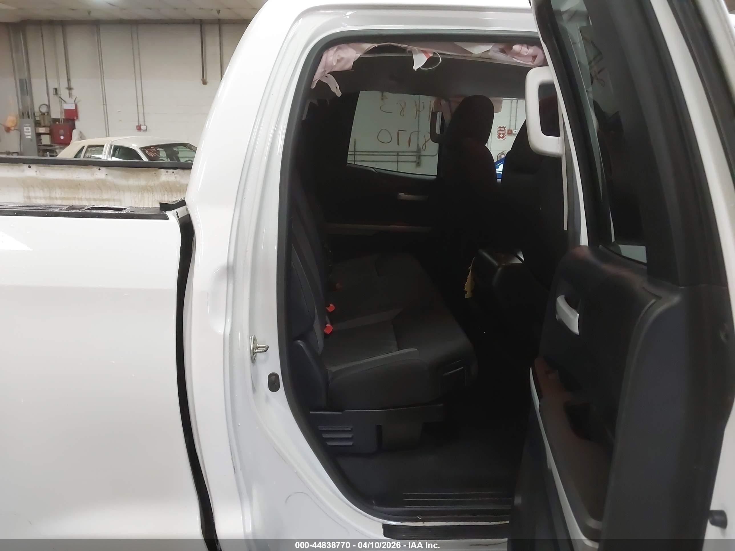 2015 Toyota Tundra Sr5 5.7l V8 White vin: 5TFUY5F11FX462073