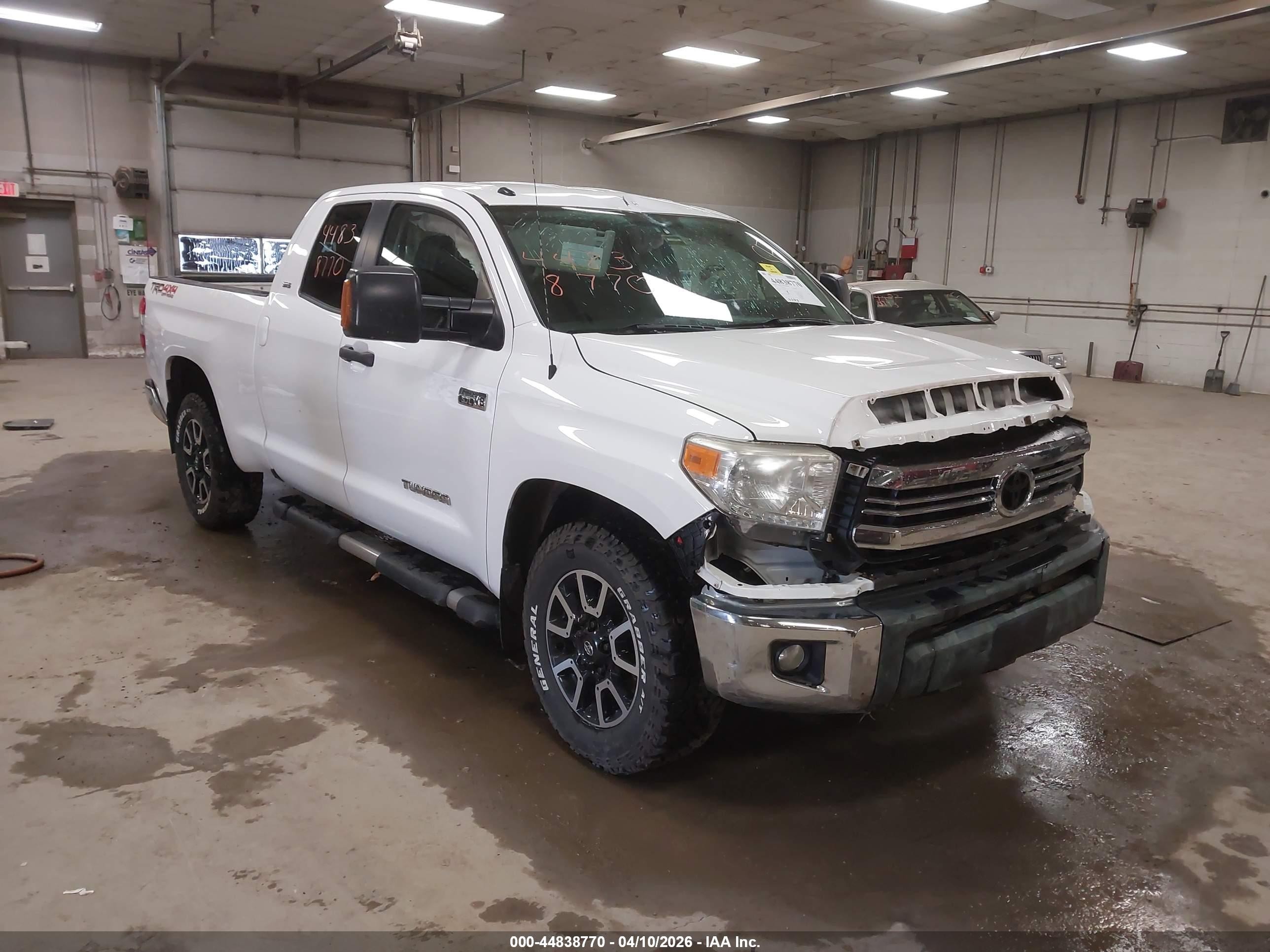 2015 Toyota Tundra Sr5 5.7l V8 White vin: 5TFUY5F11FX462073