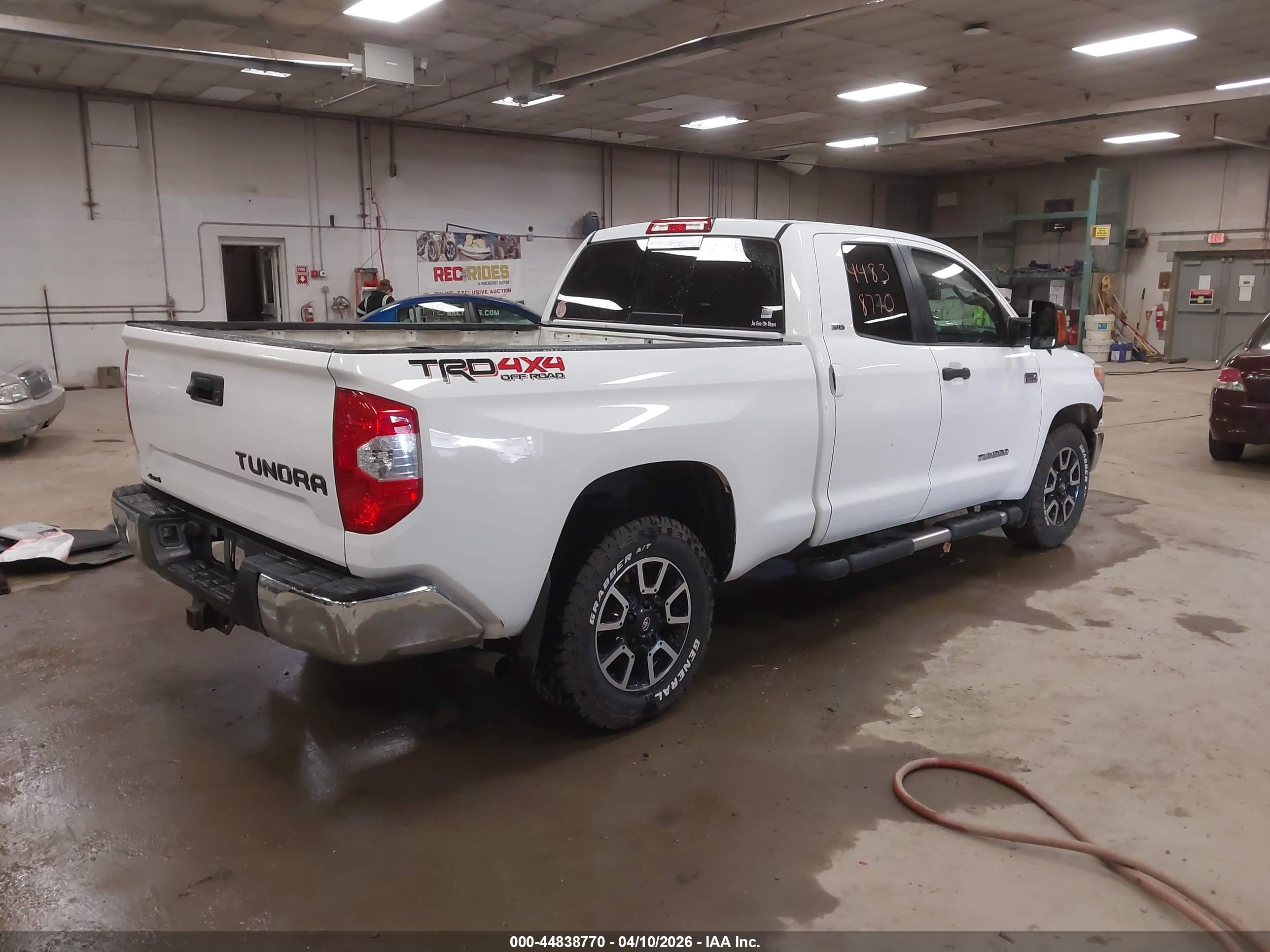 2015 Toyota Tundra Sr5 5.7l V8 White vin: 5TFUY5F11FX462073