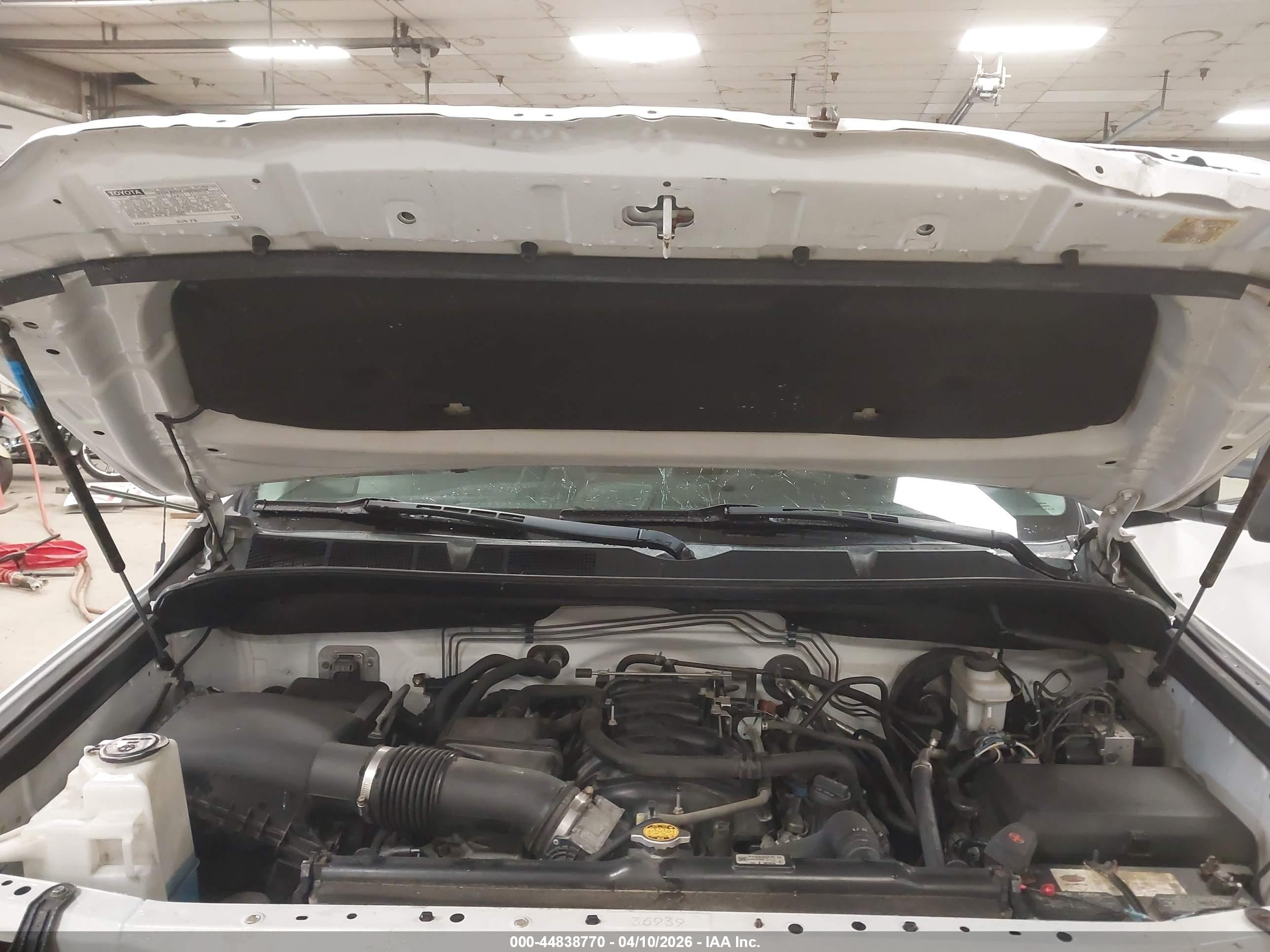 2015 Toyota Tundra Sr5 5.7l V8 White vin: 5TFUY5F11FX462073