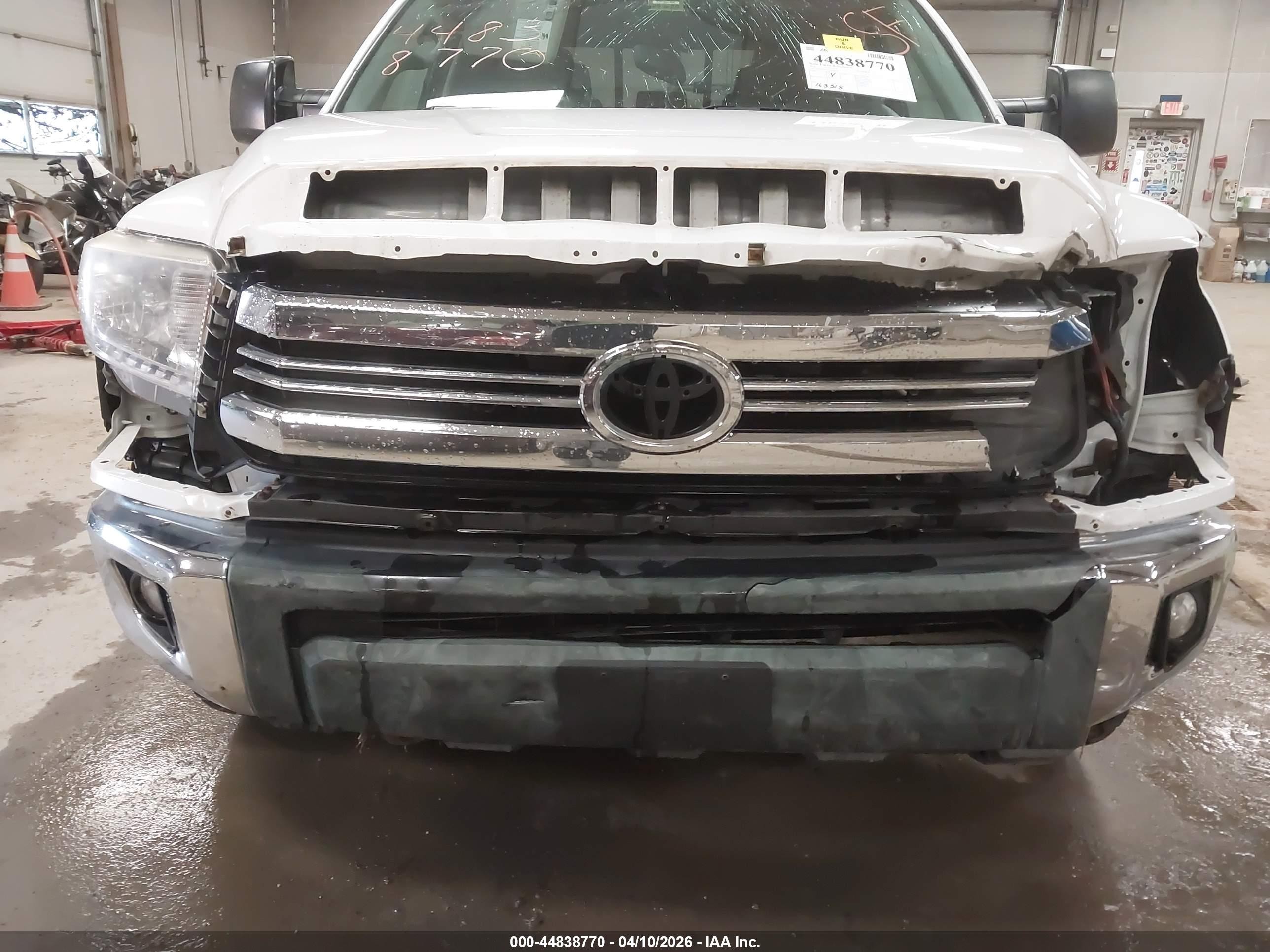 2015 Toyota Tundra Sr5 5.7l V8 White vin: 5TFUY5F11FX462073