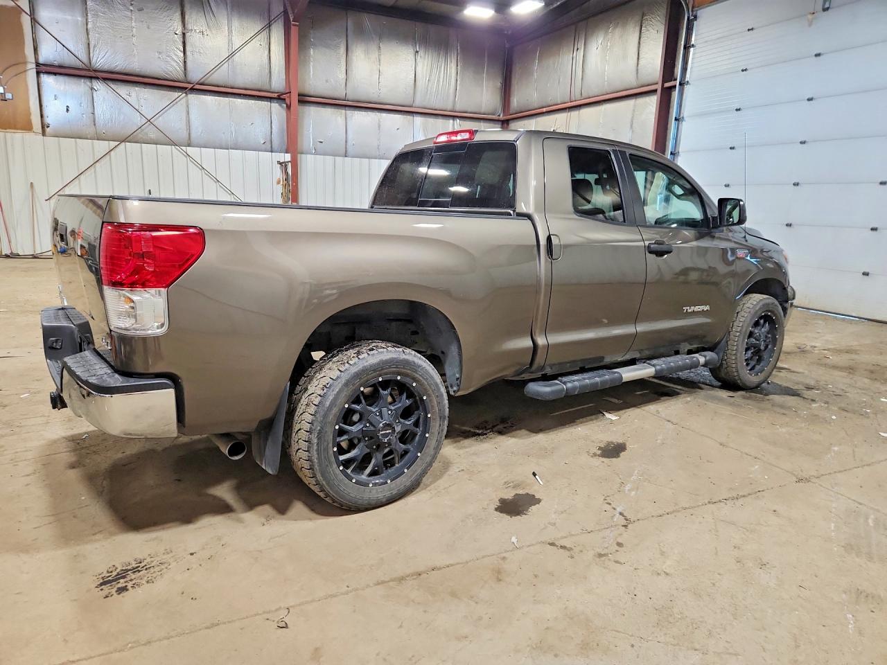 2011 Toyota Tundra Double Cab Sr5 Коричневый vin: 5TFUY5F13BX175991