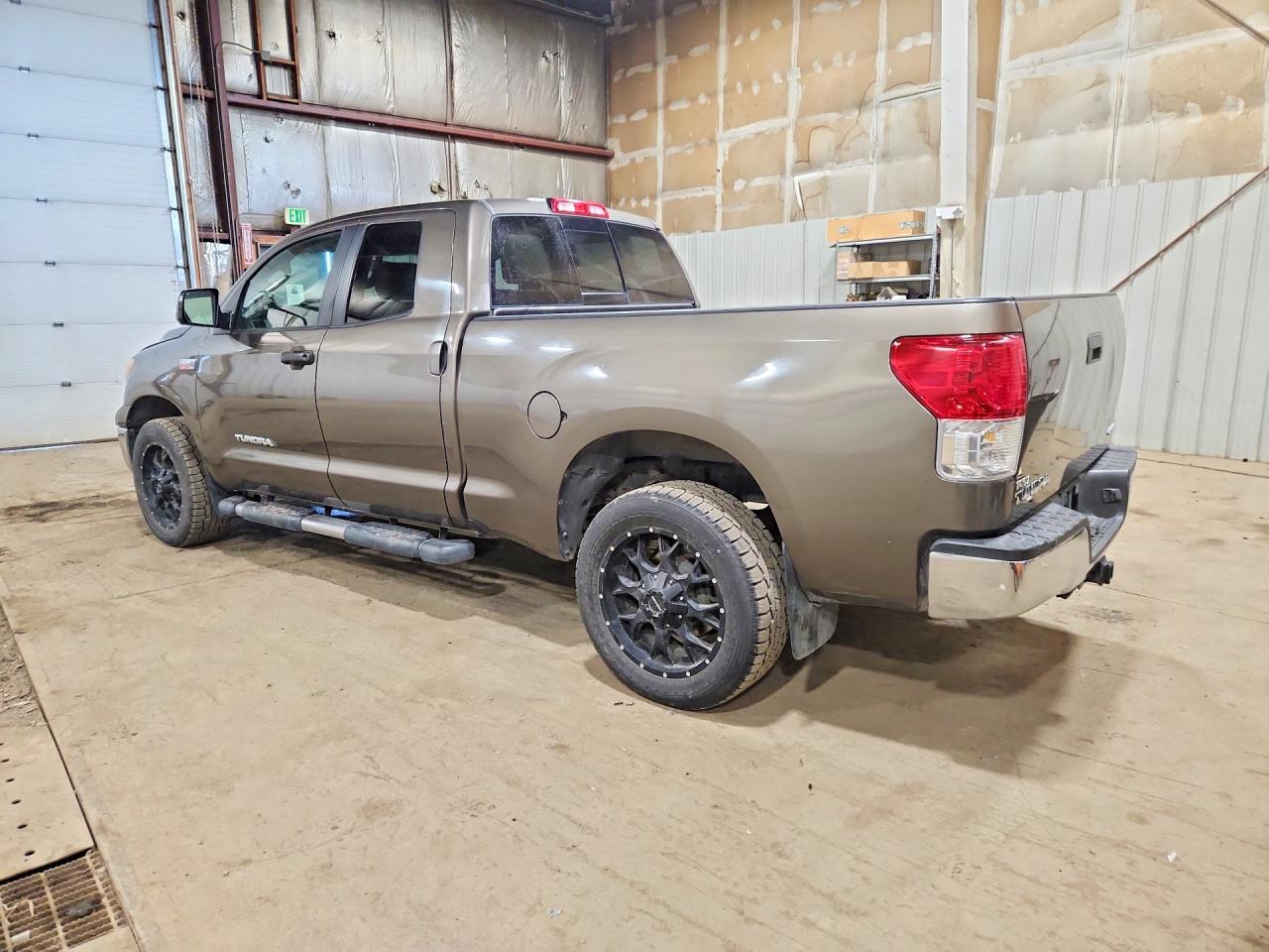 2011 Toyota Tundra Double Cab Sr5 Коричневый vin: 5TFUY5F13BX175991
