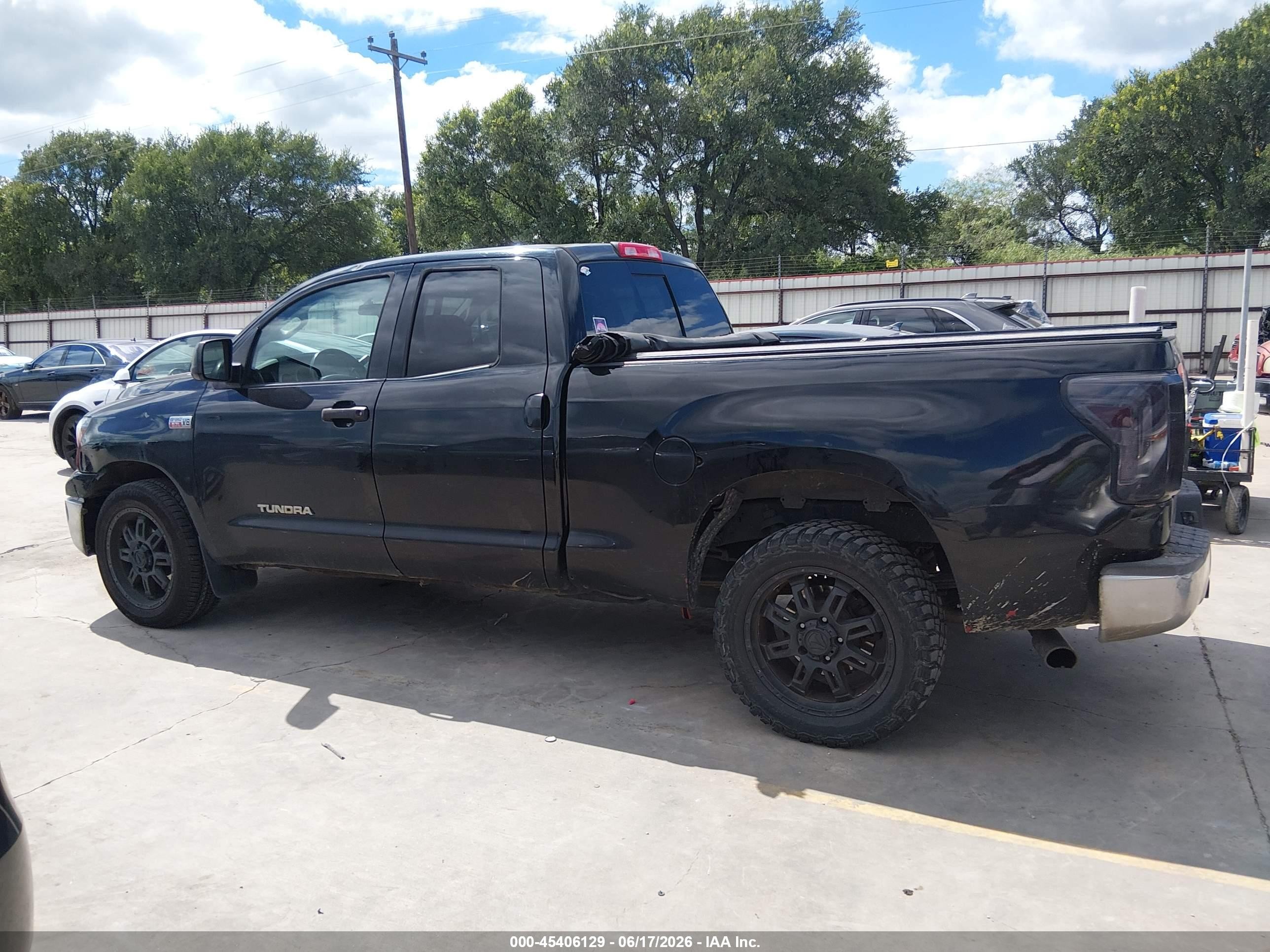 2011 Toyota Tundra Grade 5.7l V8 Черный vin: 5TFUY5F14BX195781