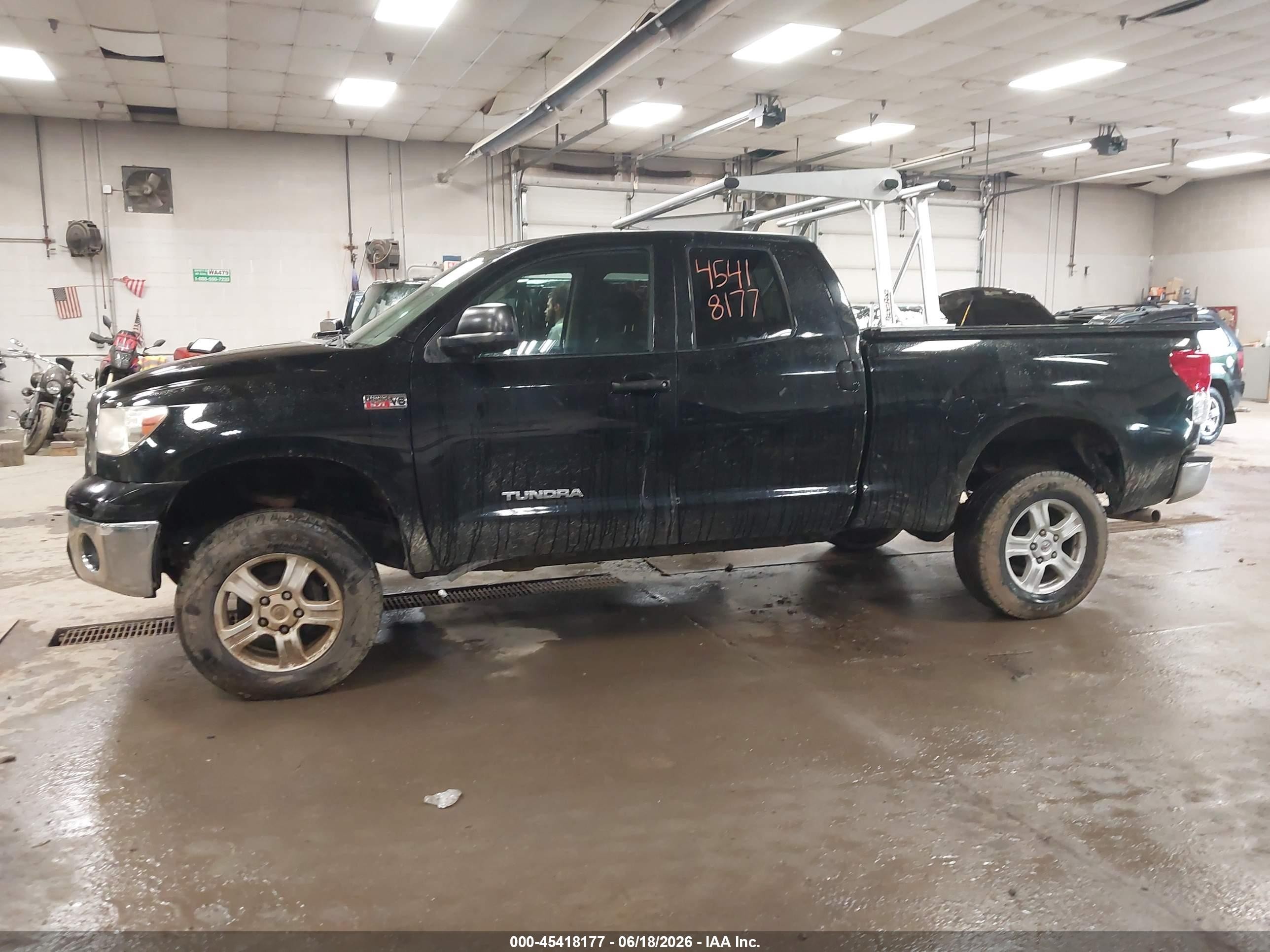 2012 Toyota Tundra Grade 5.7l V8 Черный vin: 5TFUY5F14CX231471