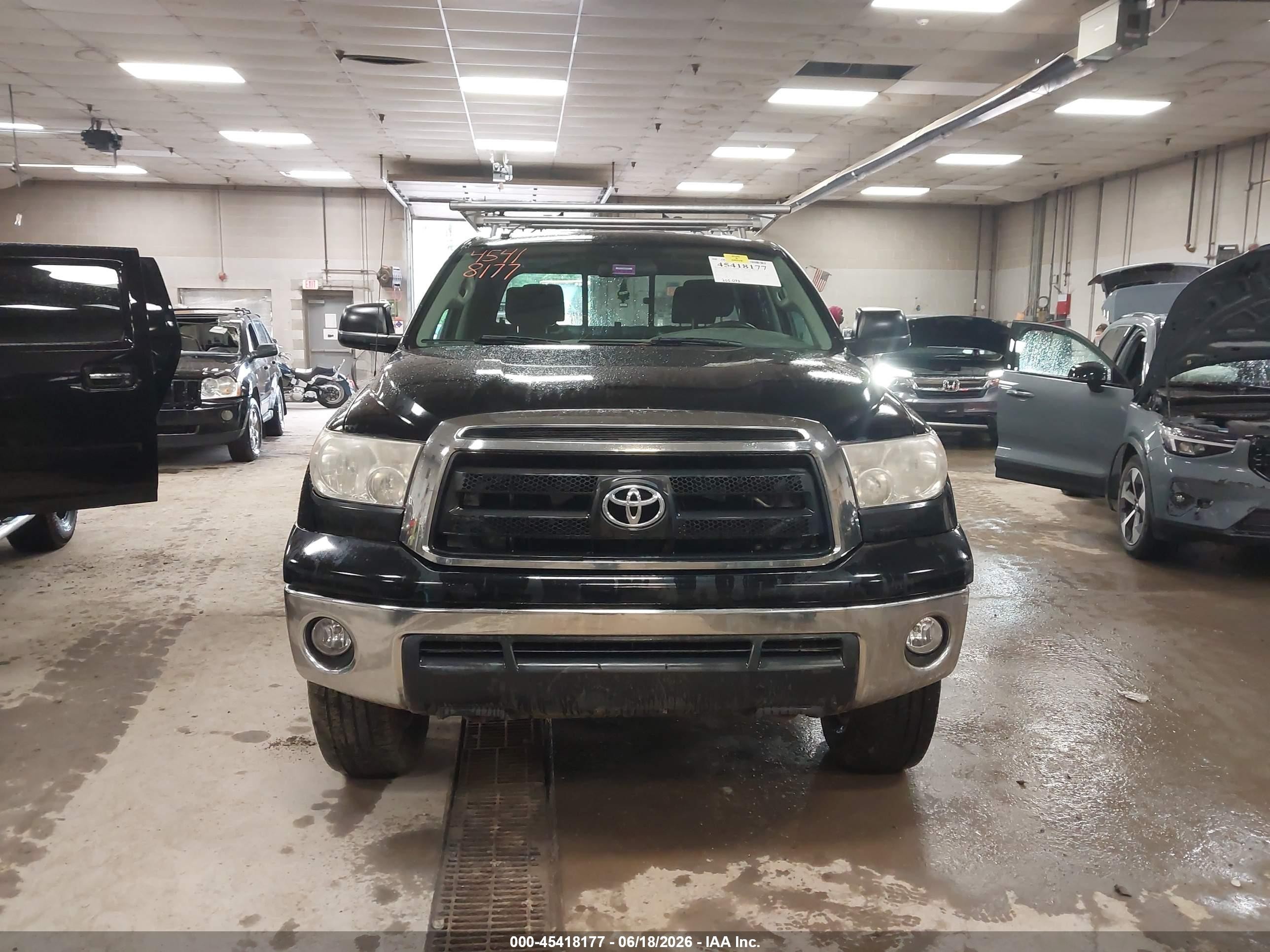 2012 Toyota Tundra Grade 5.7l V8 Черный vin: 5TFUY5F14CX231471