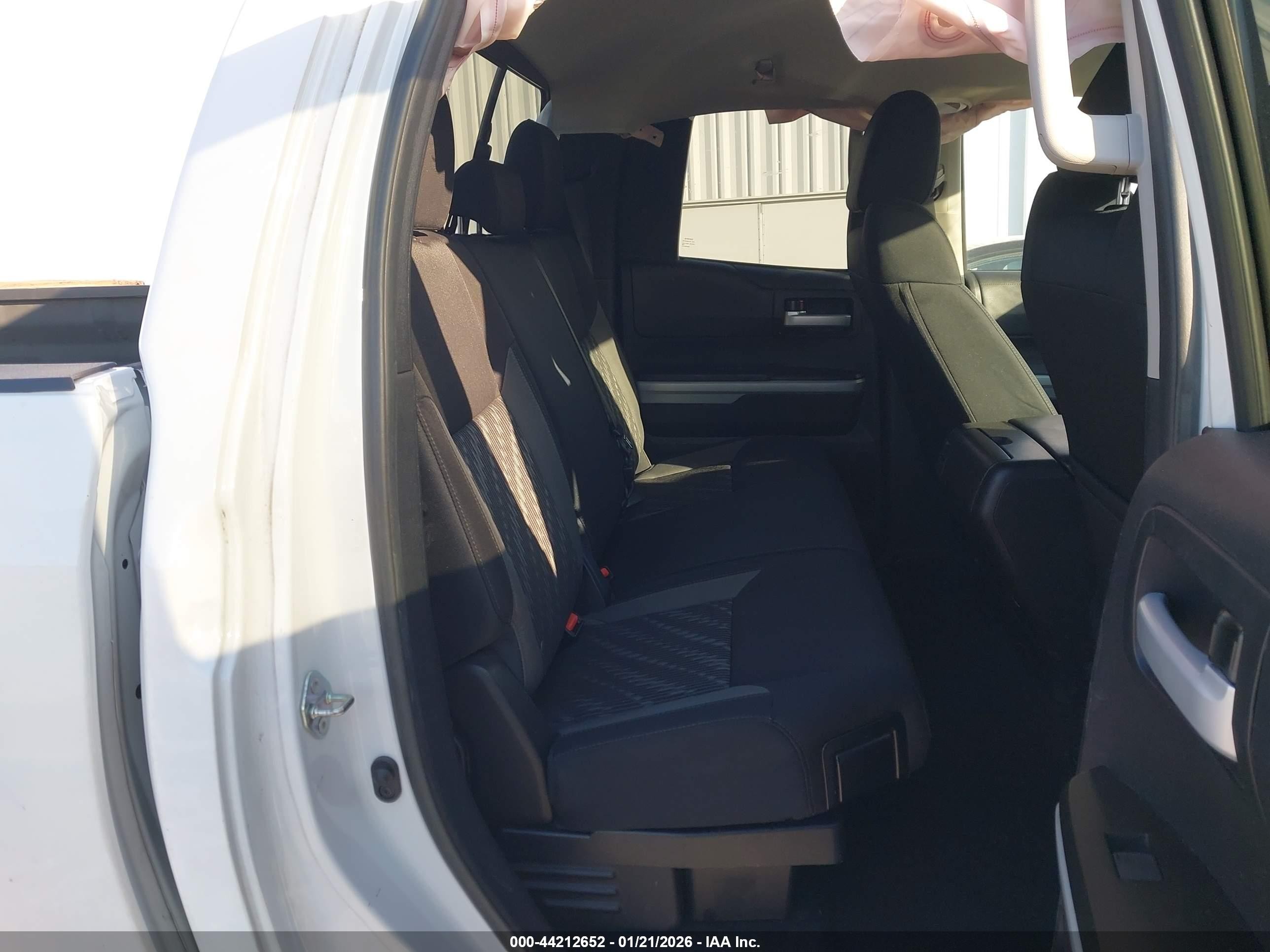 2020 Toyota Tundra 4wd Sr5 White vin: 5TFUY5F15LX917132