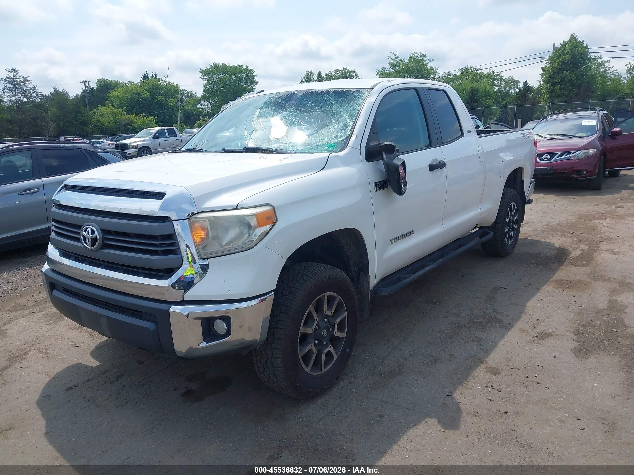 2014 Toyota Tundra Sr5 5.7l V8 White vin: 5TFUY5F16EX337200