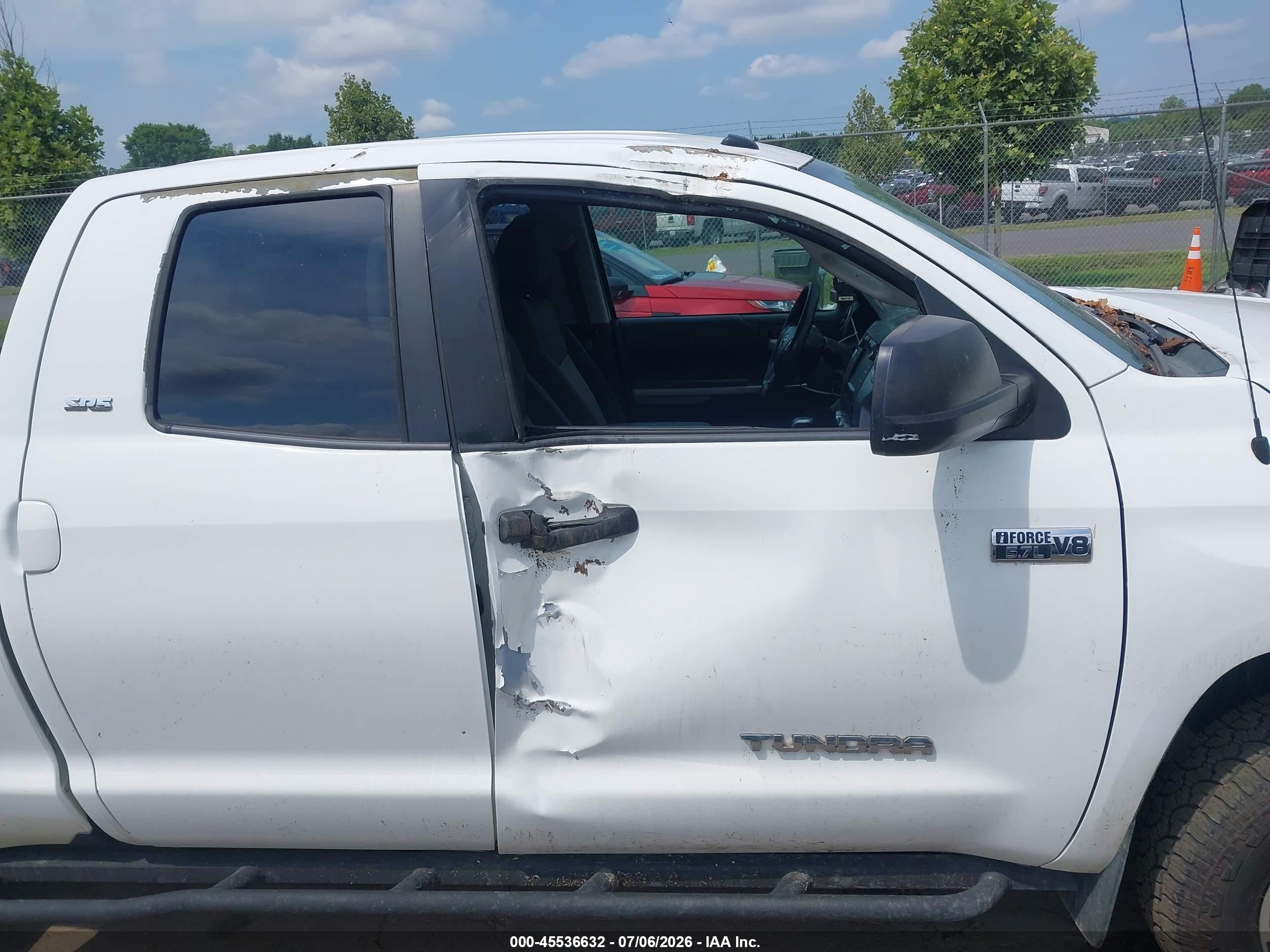 2014 Toyota Tundra Sr5 5.7l V8 White vin: 5TFUY5F16EX337200