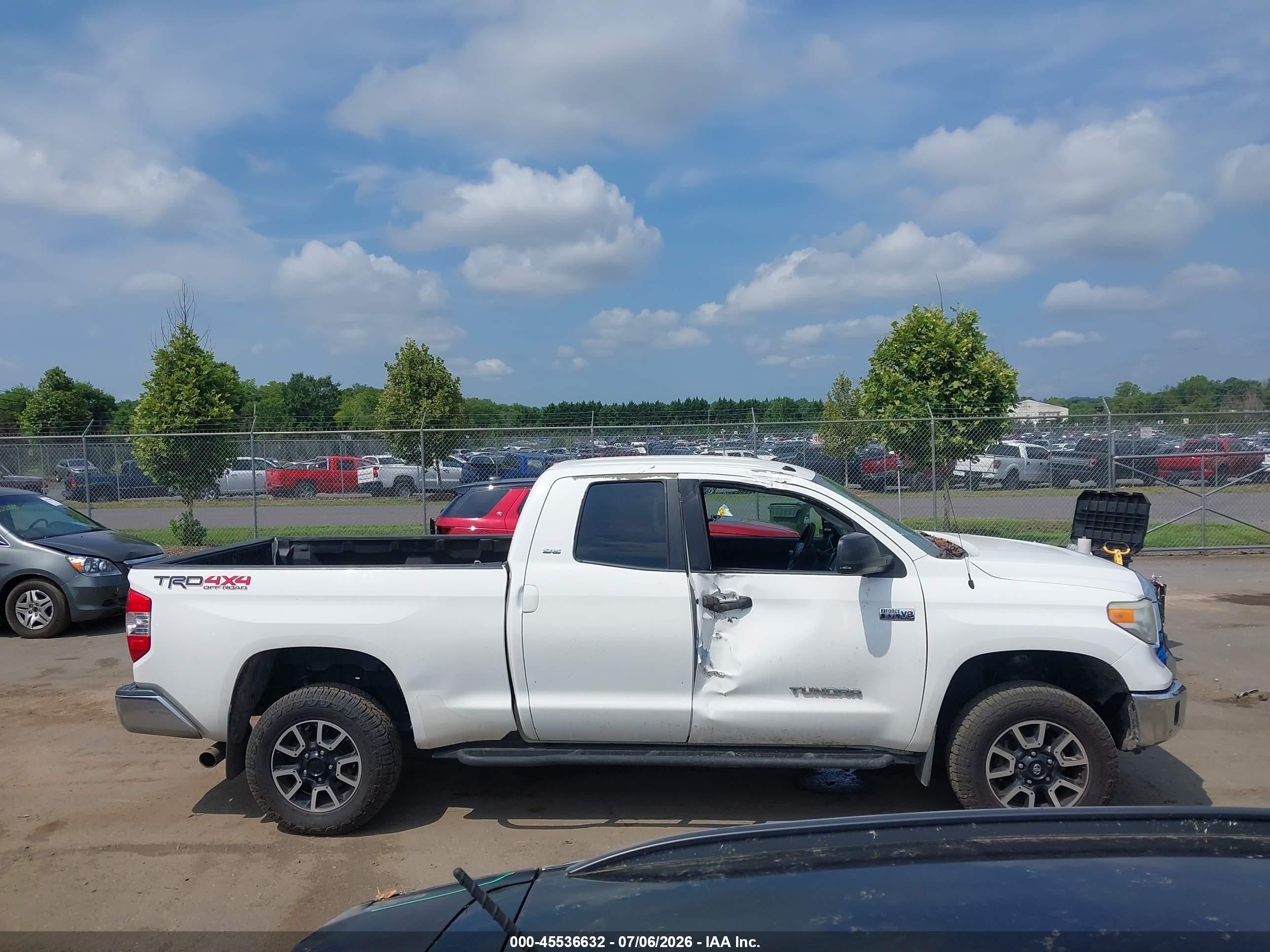 2014 Toyota Tundra Sr5 5.7l V8 White vin: 5TFUY5F16EX337200