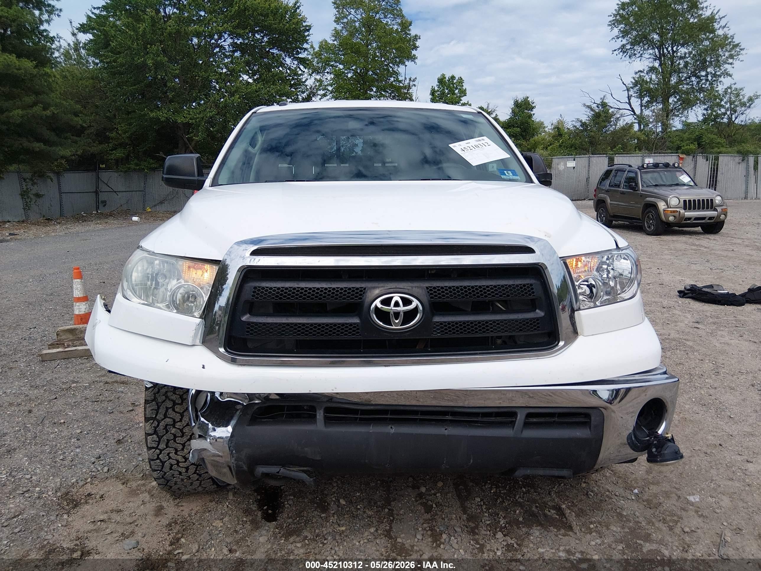 2011 Toyota Tundra Grade 5.7l V8 White vin: 5TFUY5F17BX198707