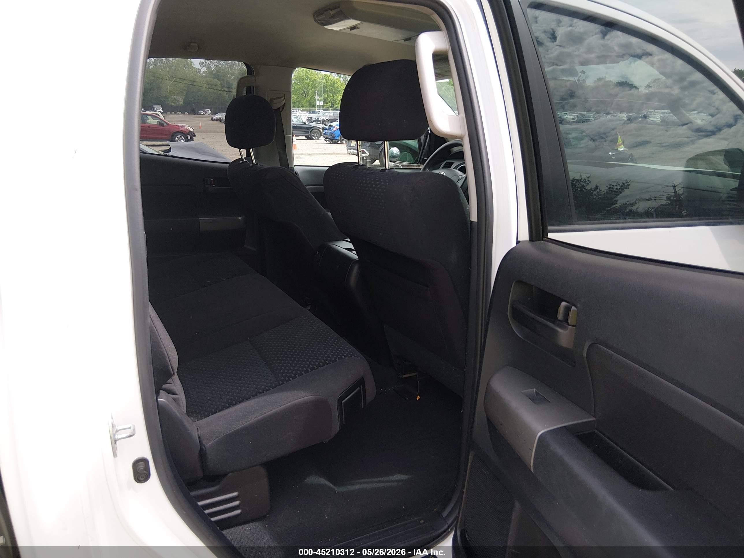 2011 Toyota Tundra Grade 5.7l V8 White vin: 5TFUY5F17BX198707