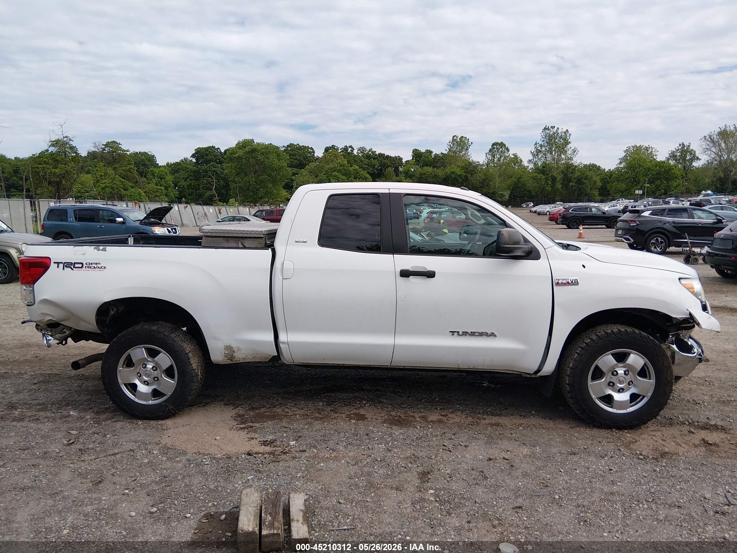2011 Toyota Tundra Grade 5.7l V8 White vin: 5TFUY5F17BX198707