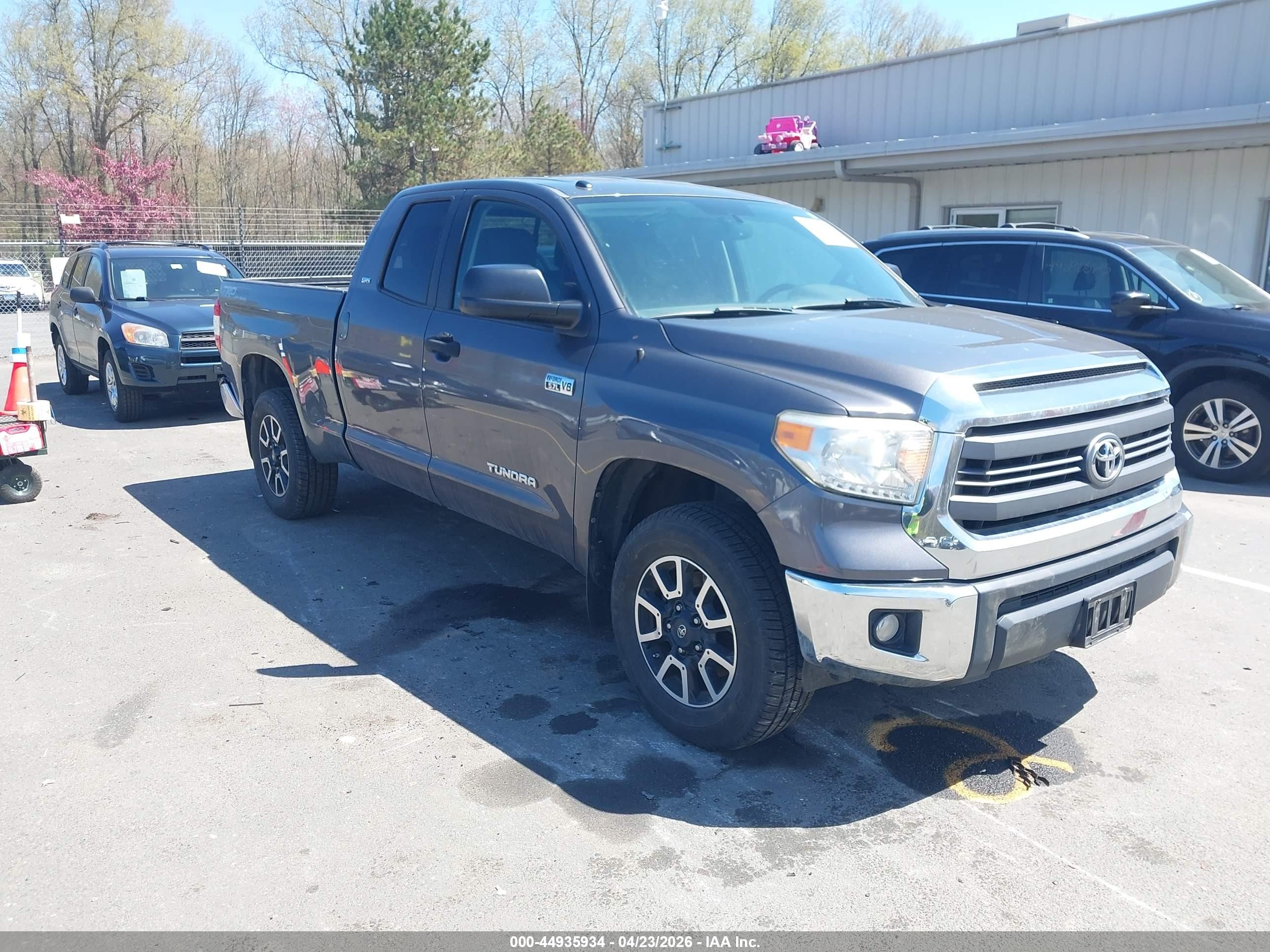 2015 Toyota Tundra Sr5 5.7l V8 Gray vin: 5TFUY5F17FX424296