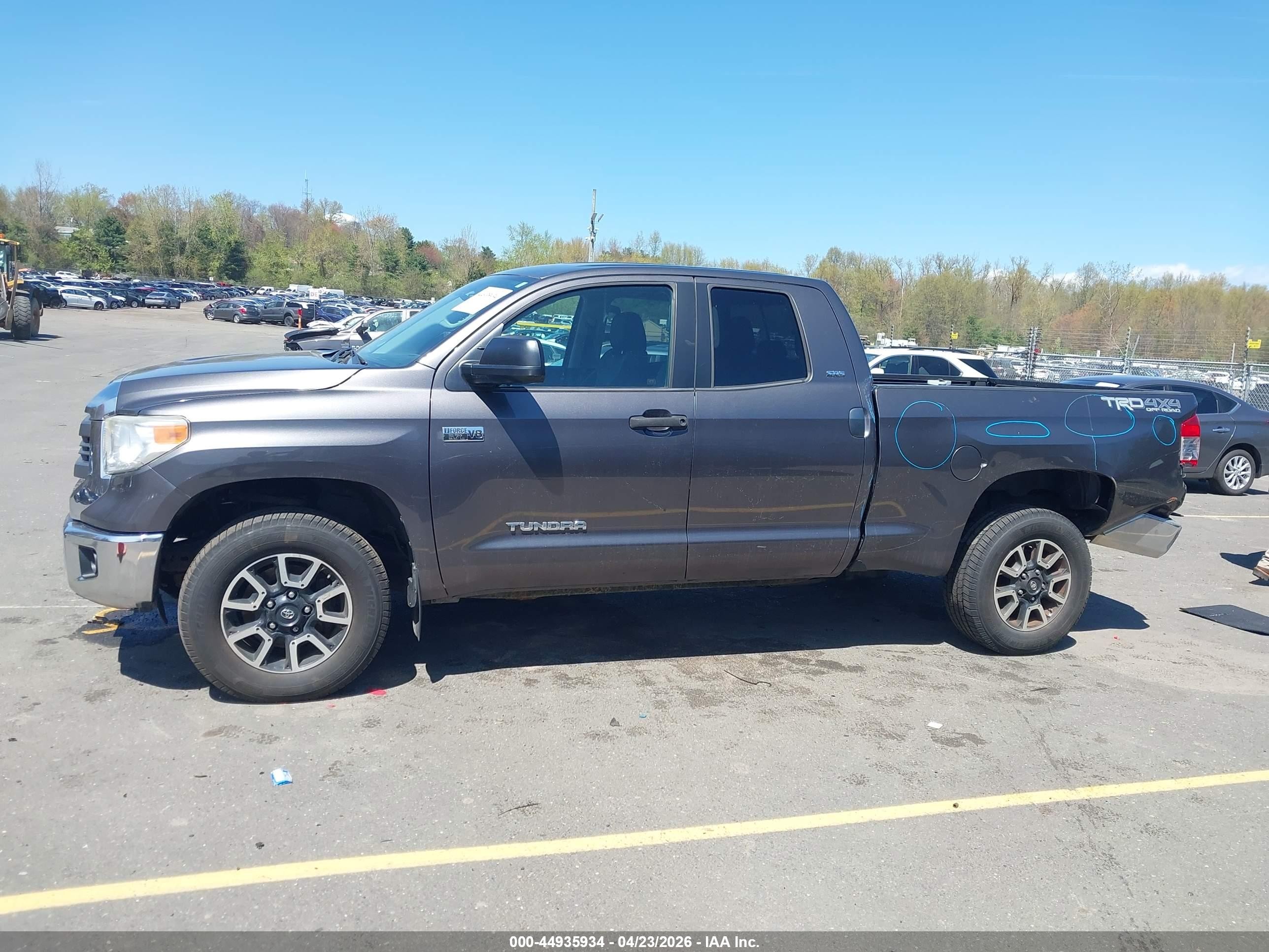 2015 Toyota Tundra Sr5 5.7l V8 Gray vin: 5TFUY5F17FX424296